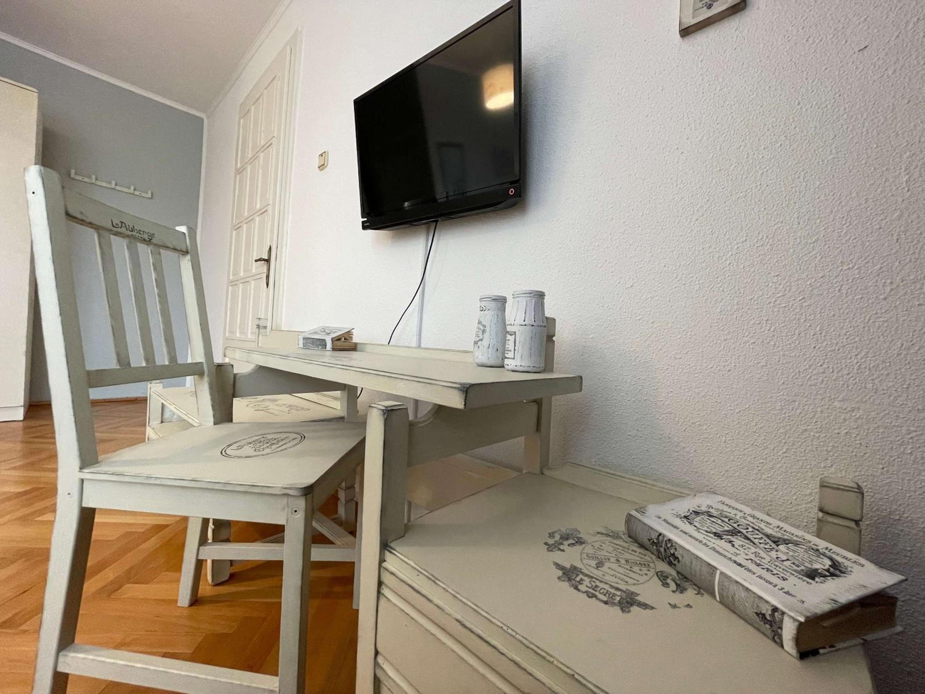 Double Room with Balcony - Photo 15