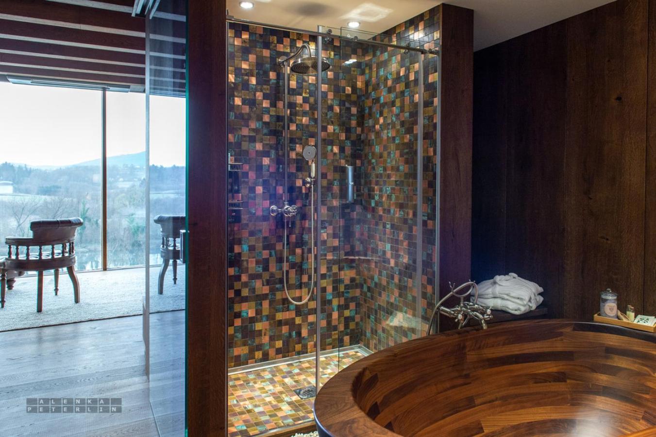 Deluxe Suite - Photo 13