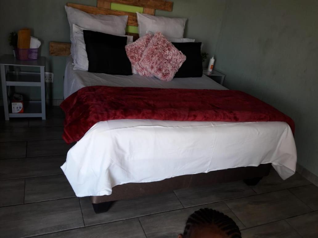 Budget Double Room - Photo 2