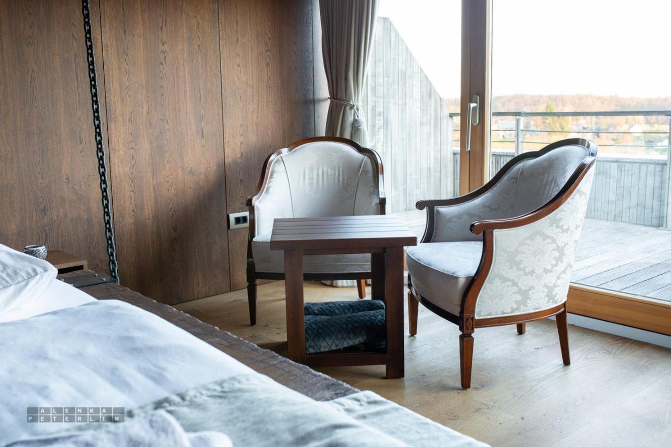 Deluxe Suite with Spa Bath - Photo 7