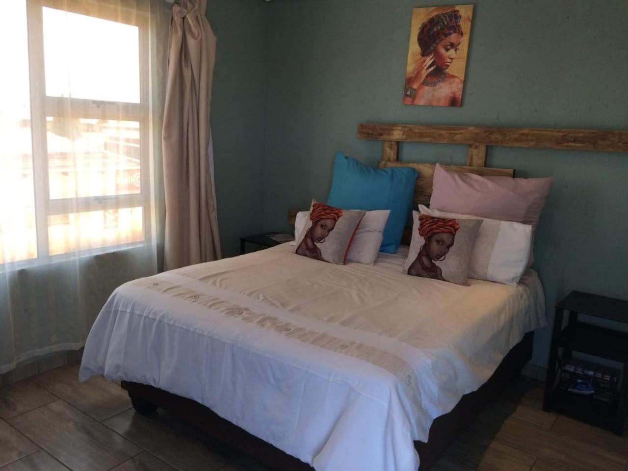 Budget Double Room - Photo 6