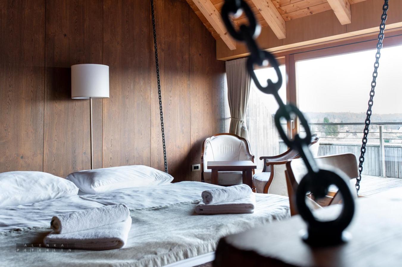 Deluxe Suite with Spa Bath - Photo 3