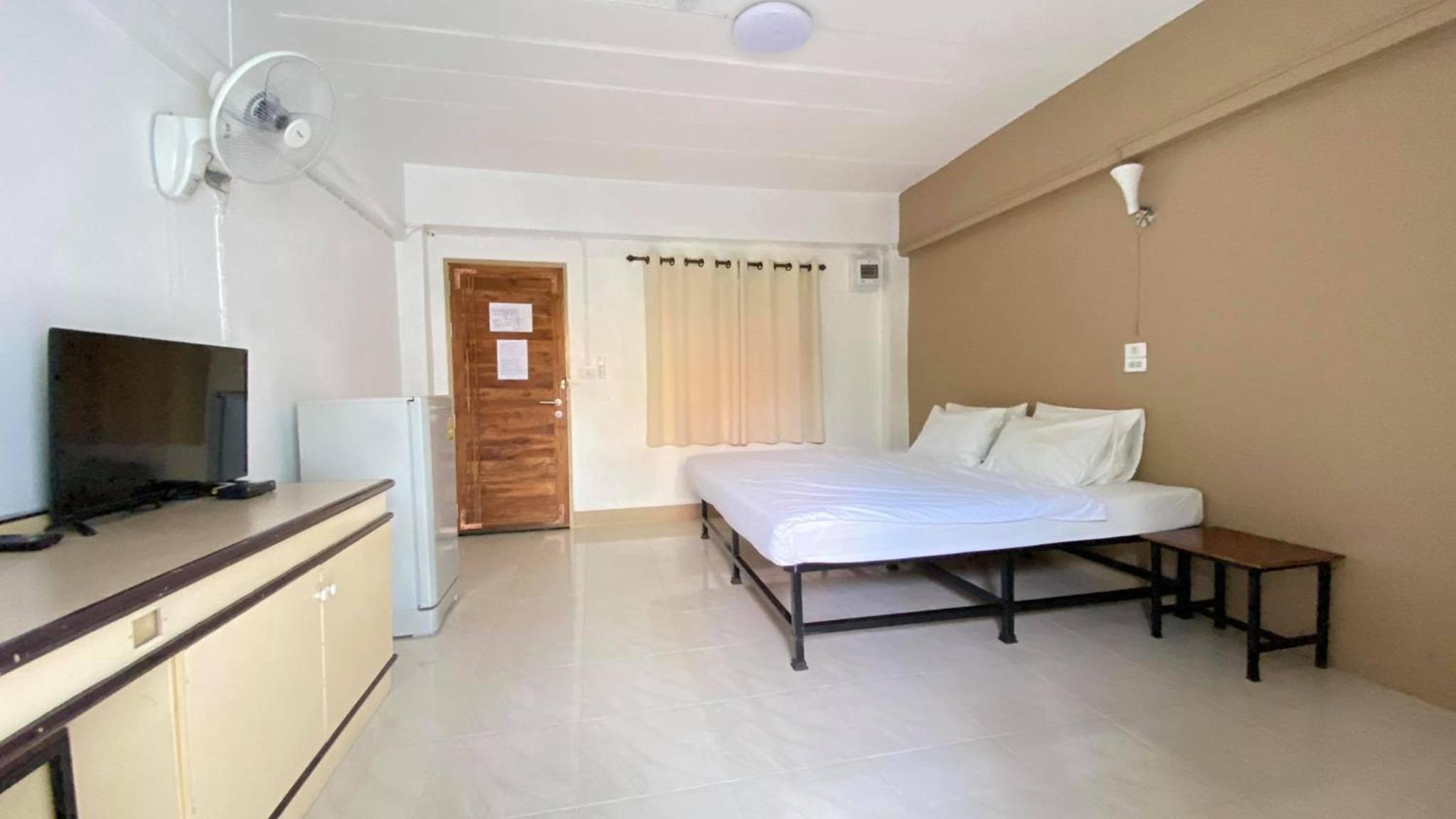 Budget Double Room - Photo 5