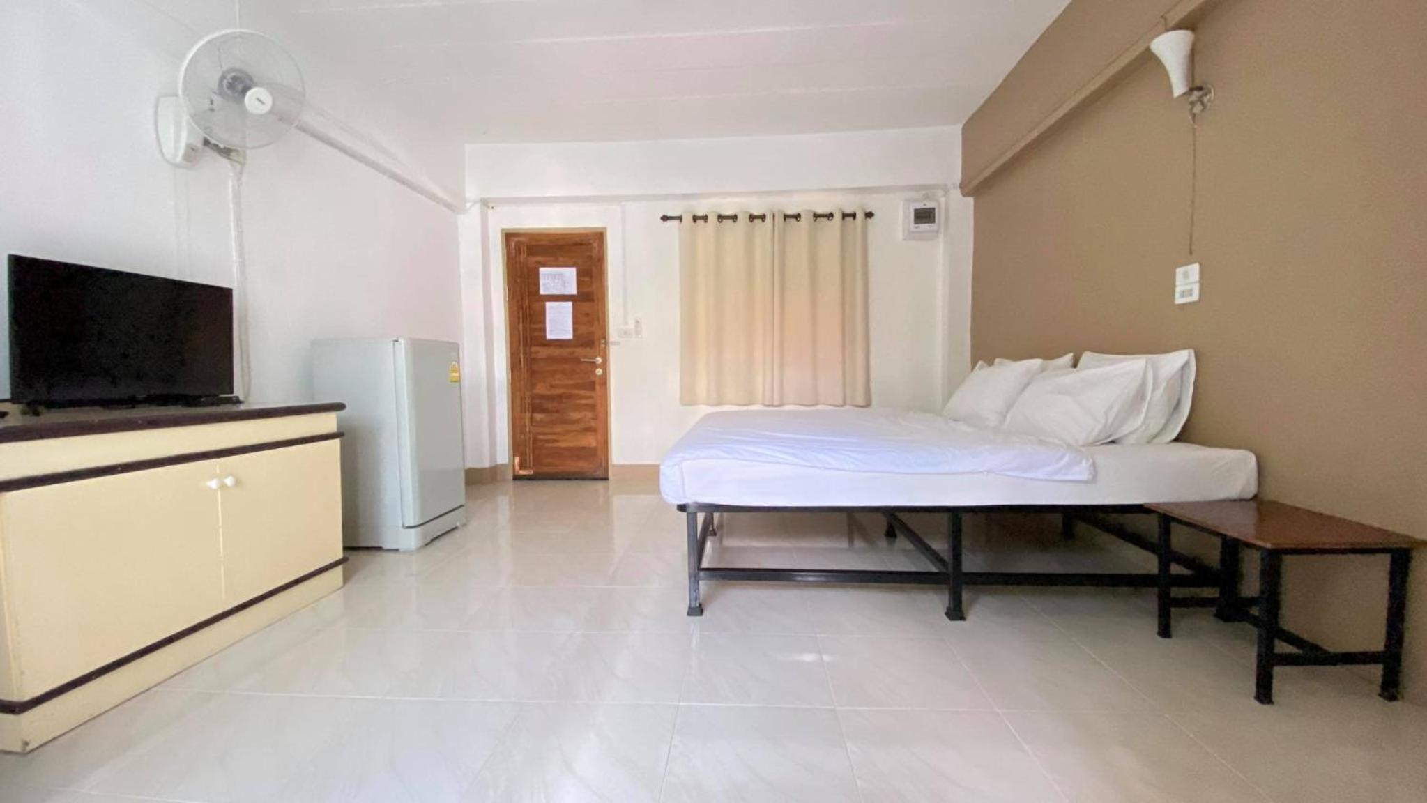 Budget Double Room - Photo 7