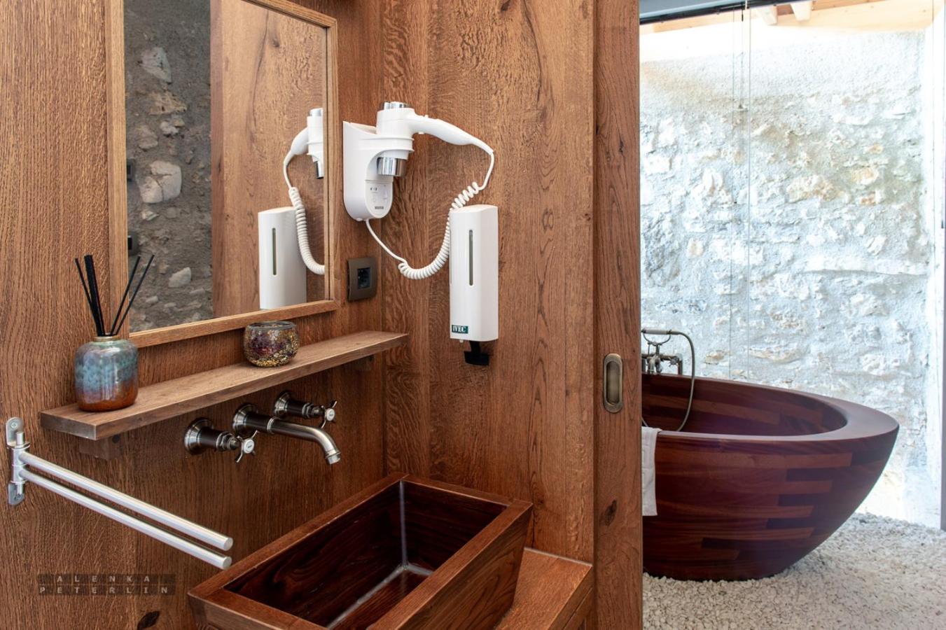 Superior King Suite - Photo 7