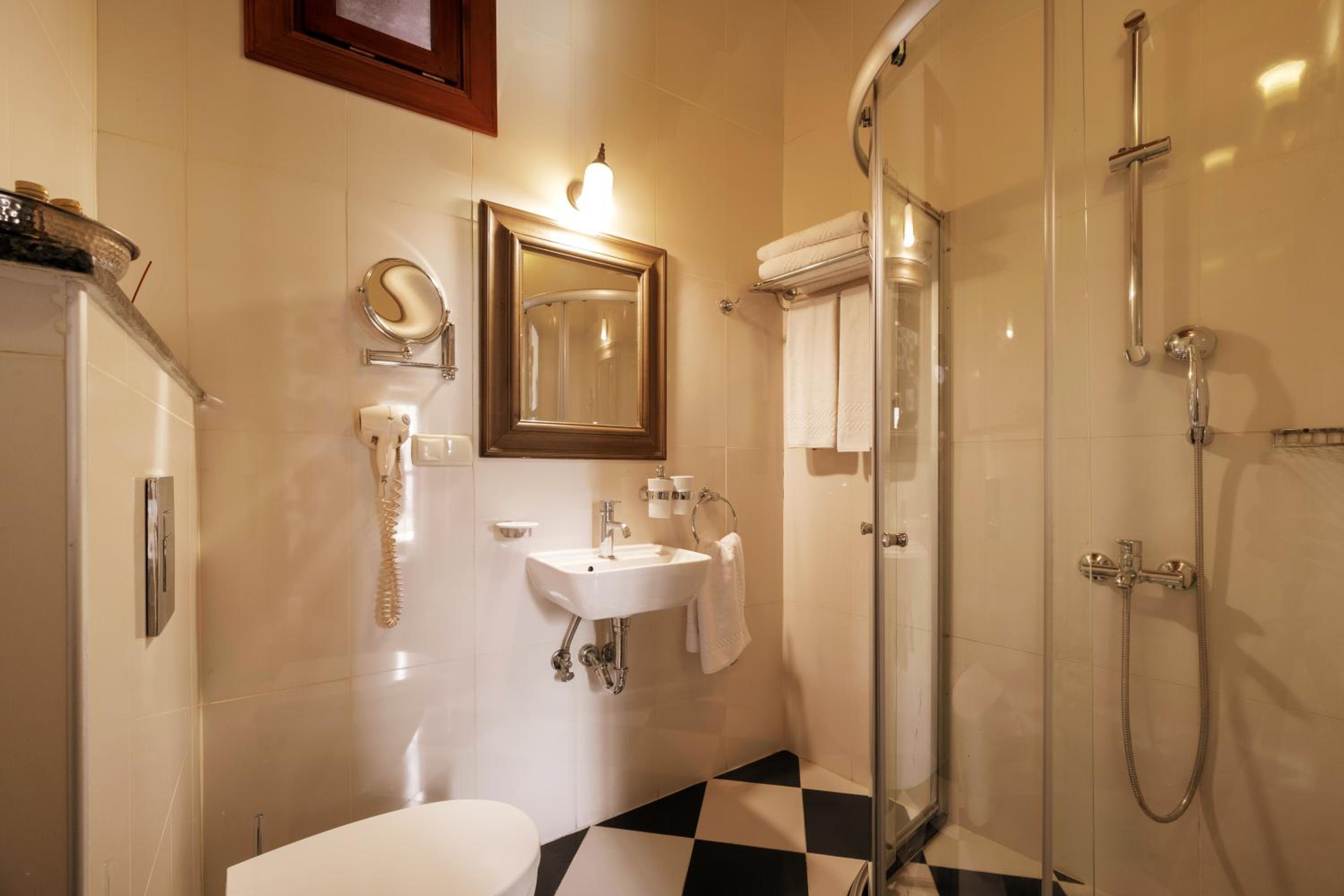 Standard Double Room with Sea View - Photo 2