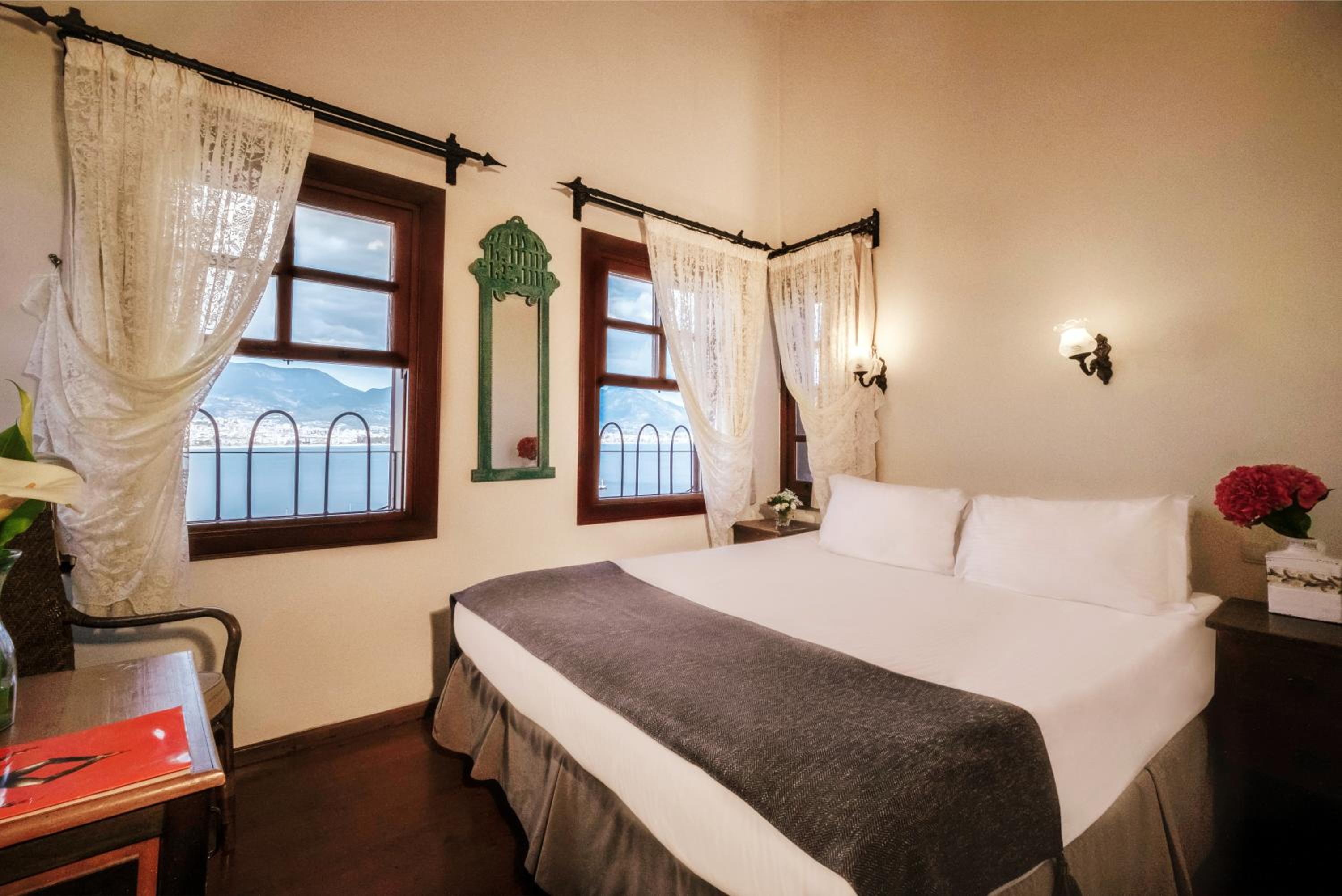 Standard Double Room with Sea View - Photo 5