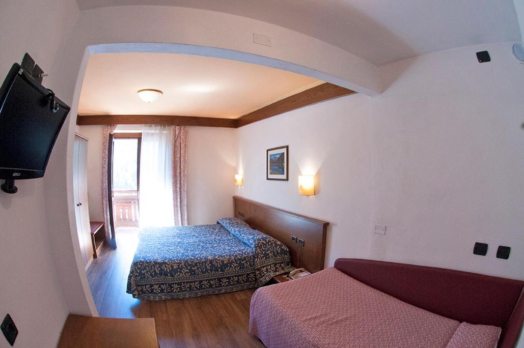 Quadruple Room with Balcony photo 2
