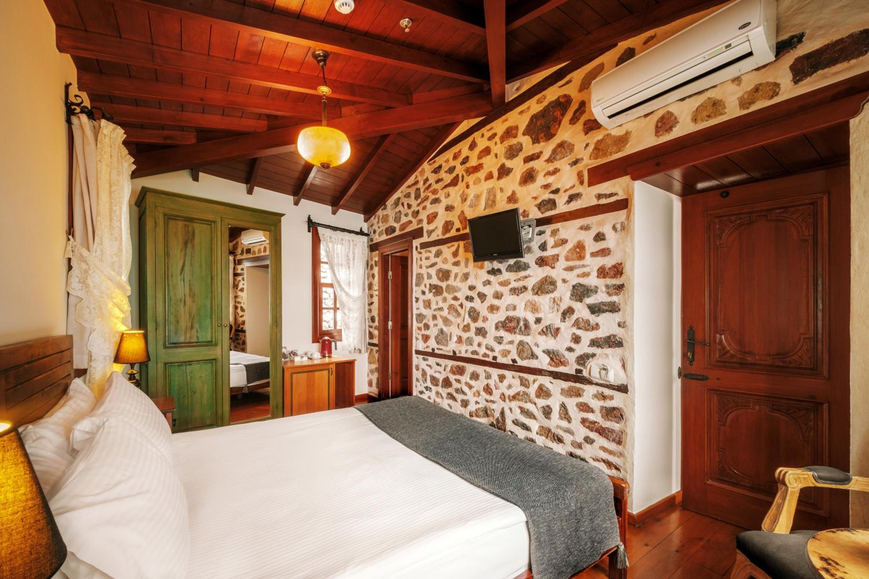 Standard Double Room with Sea View - Photo 7