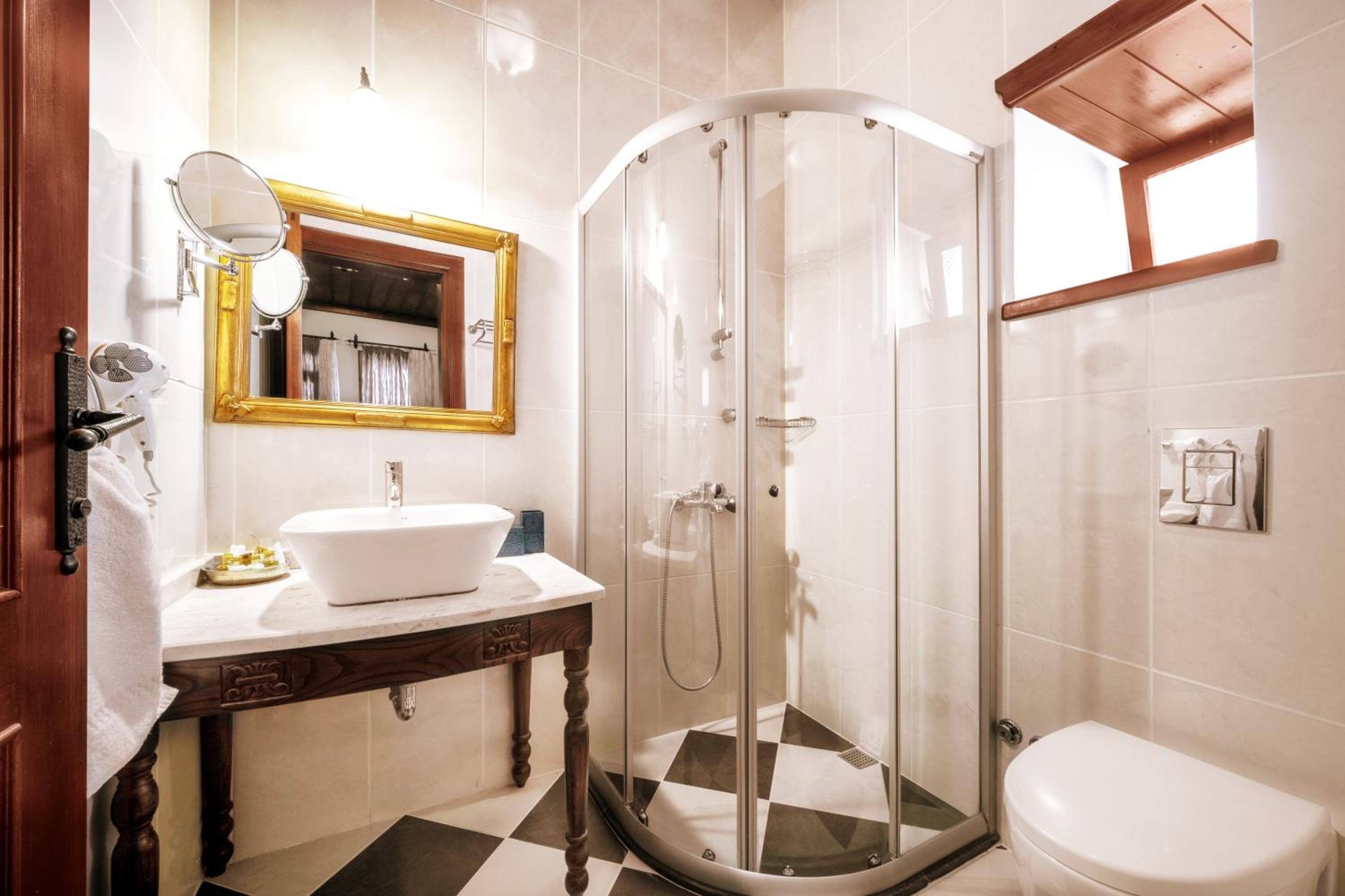Superior Room with Sea View - Photo 6