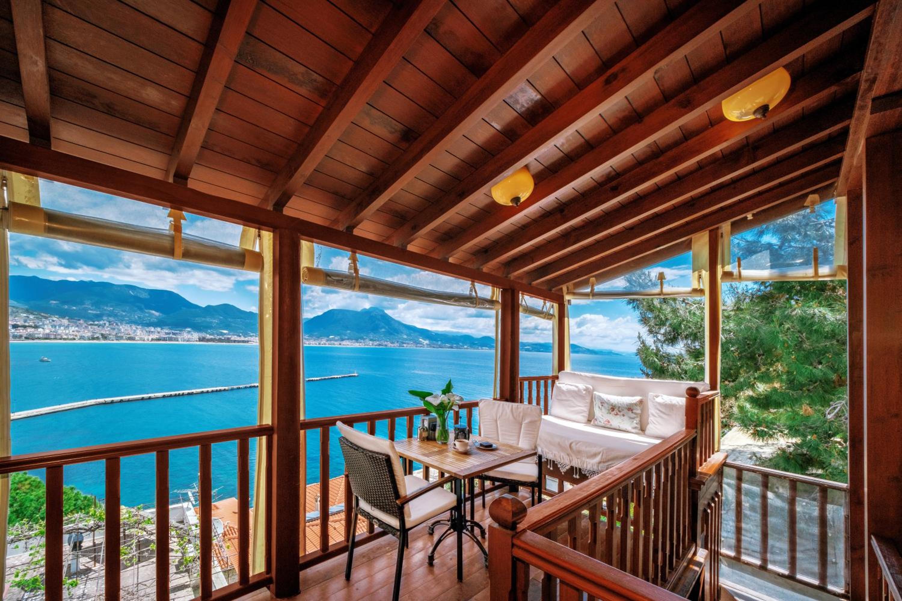 Superior Room with Sea View - Photo 4