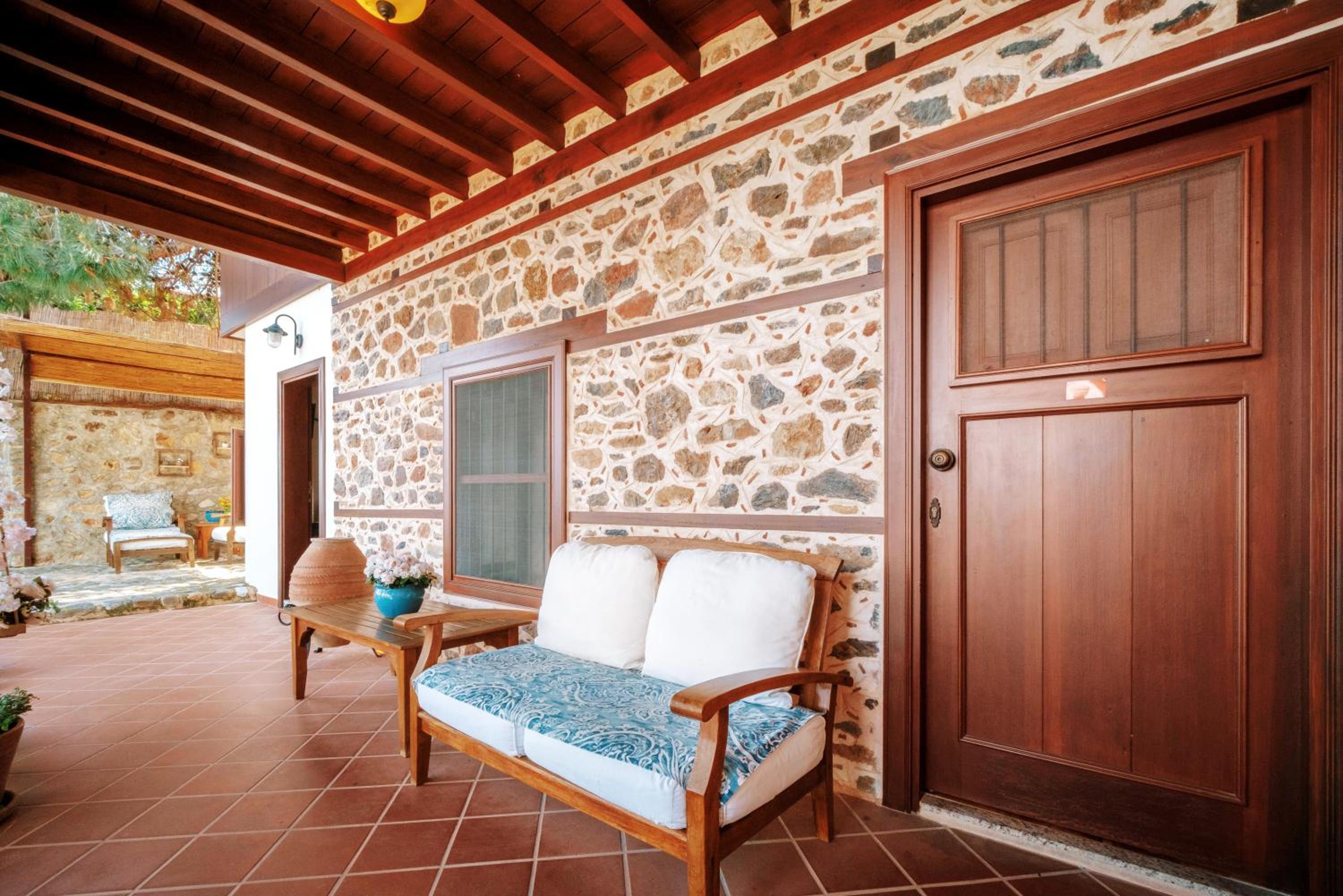 Superior Room with Sea View - Photo 7