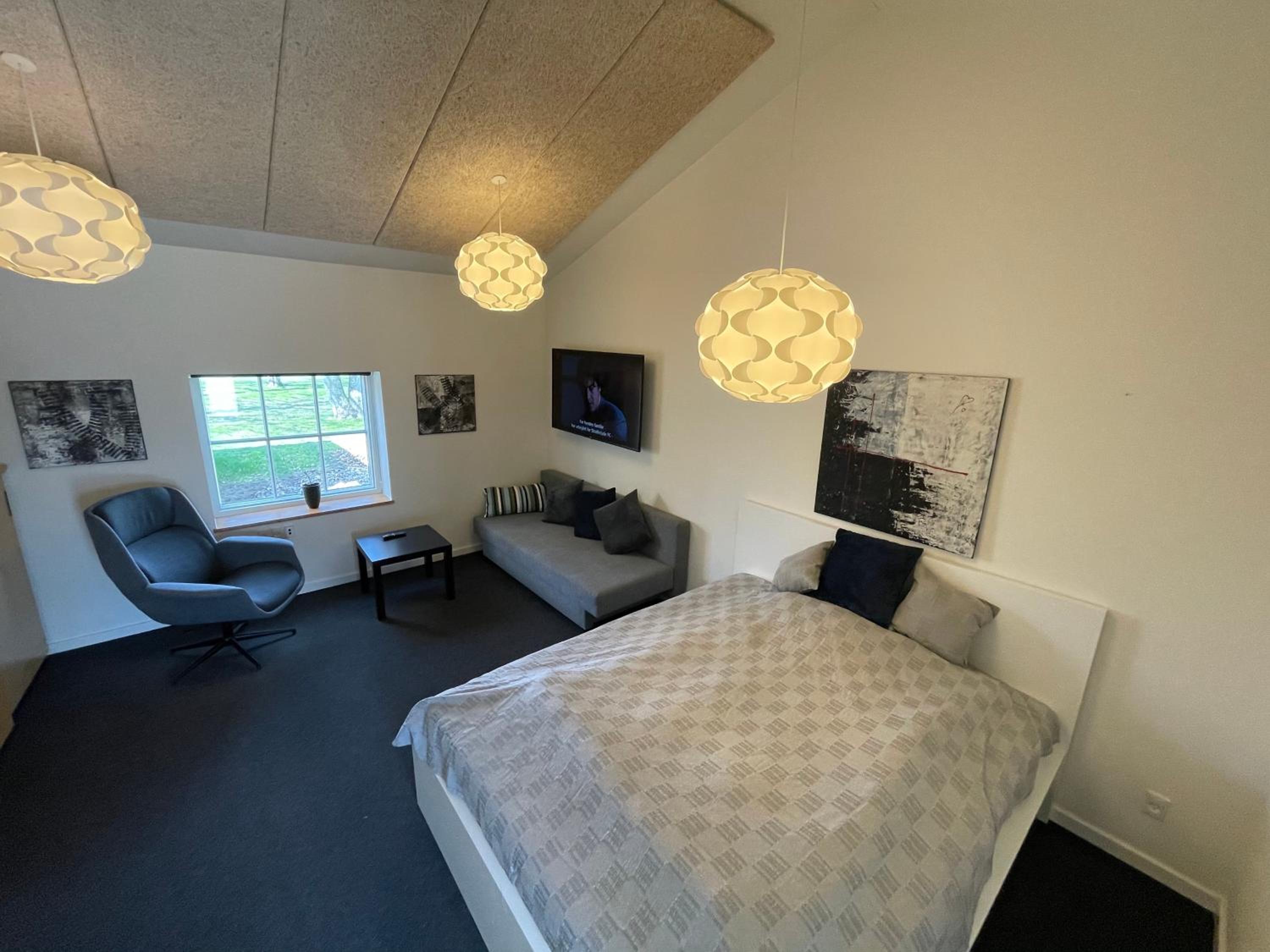 Deluxe Double Room (2 Adults + 1 Child) photo 2