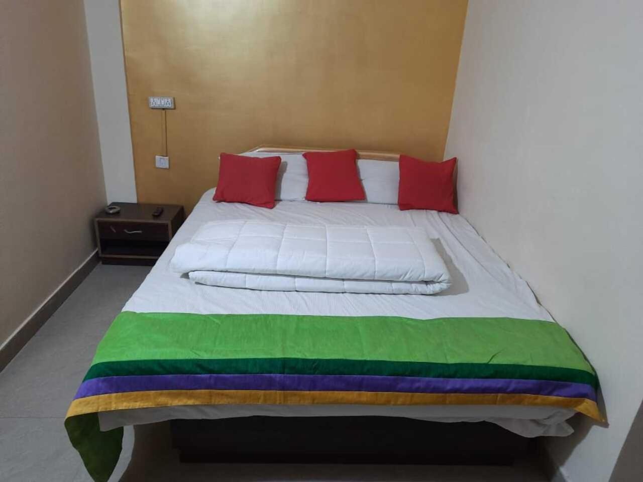 Budget Double Room - Photo 9