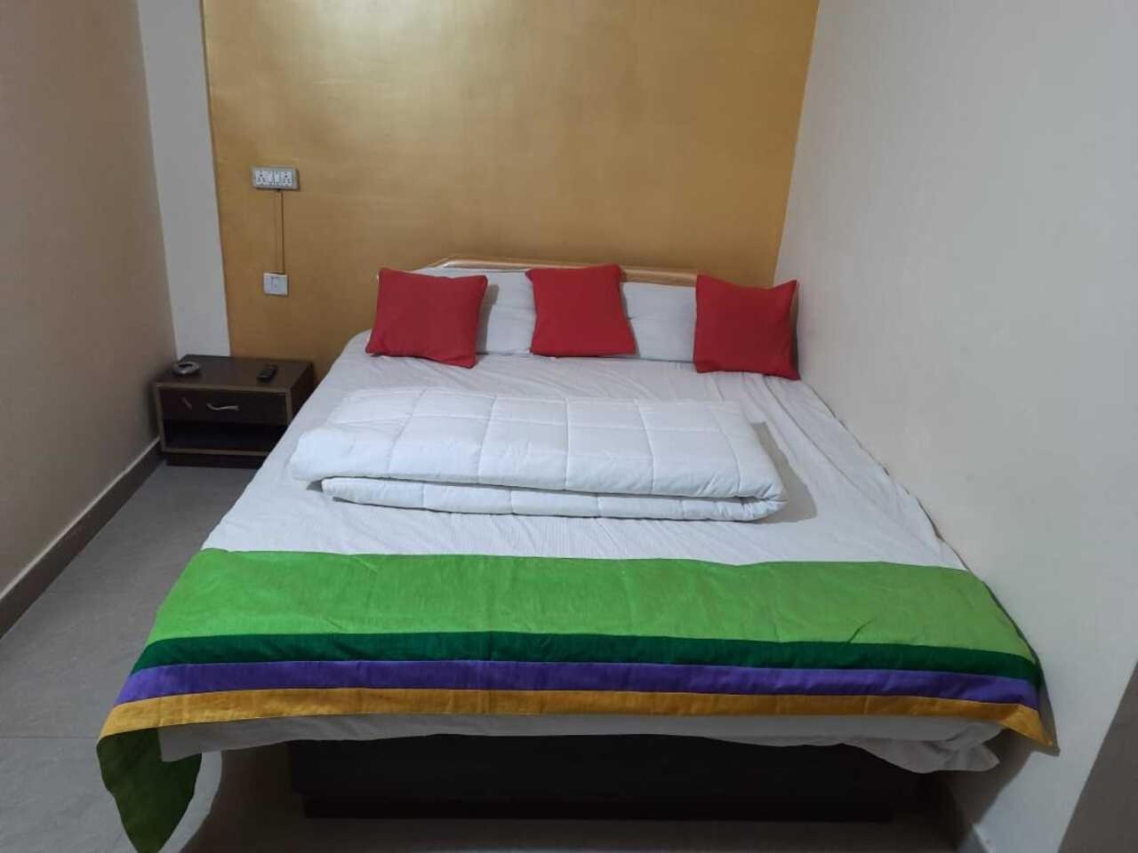 Budget Double Room - Photo 8
