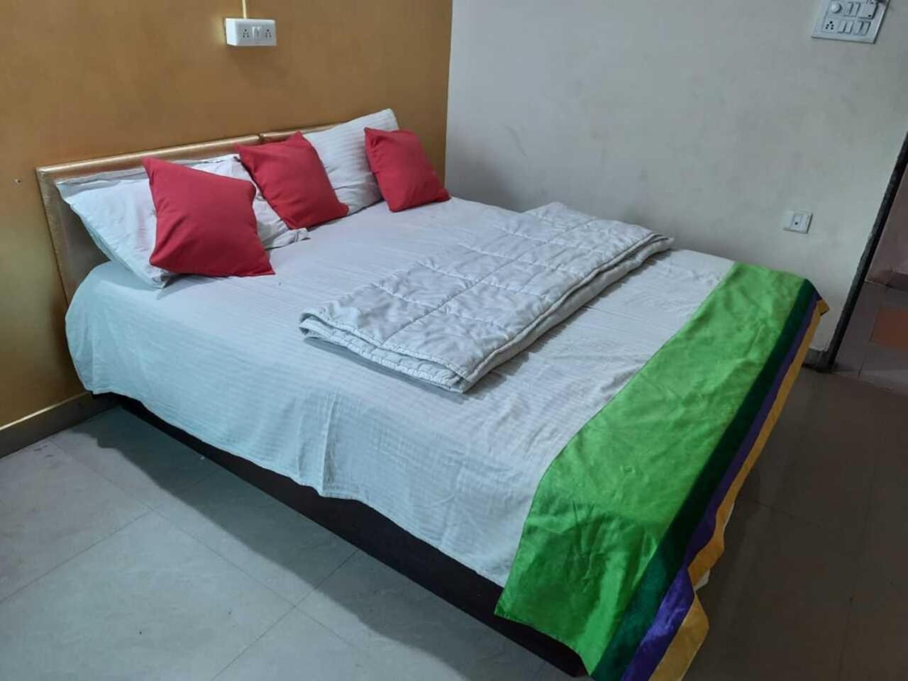 Budget Double Room - Photo 7