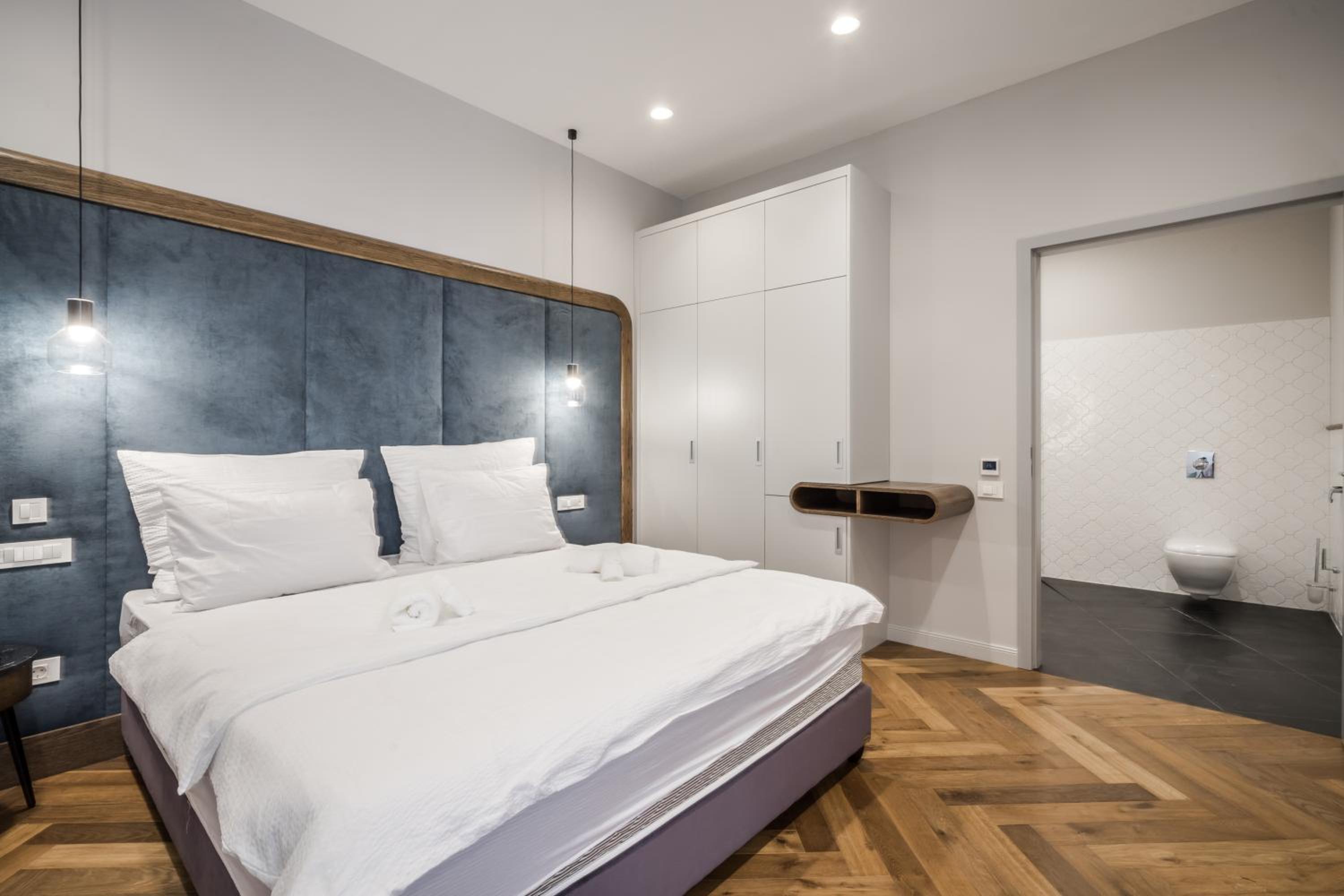 Standard Queen Room
