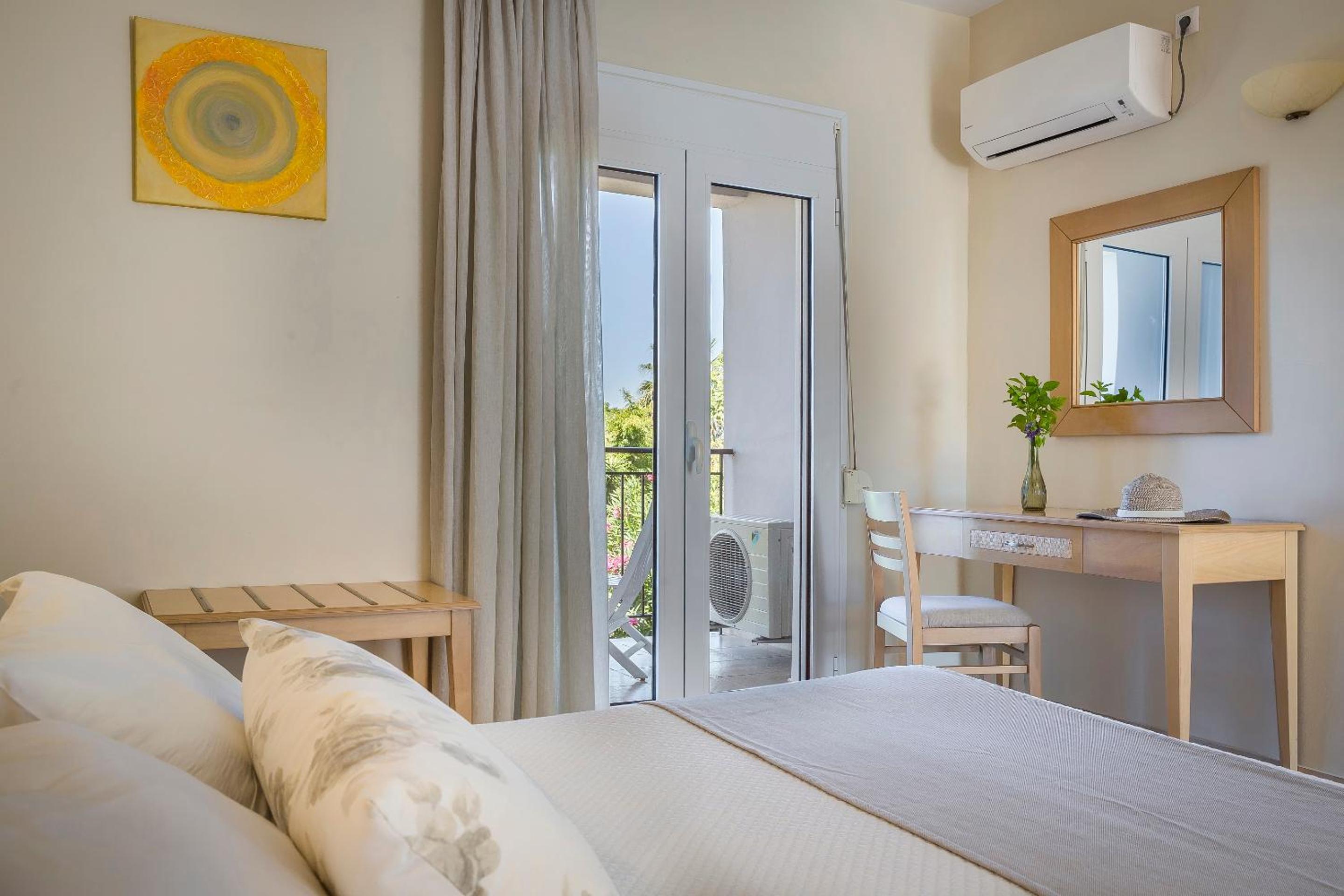 Junior Suite with Garden View - Photo 6