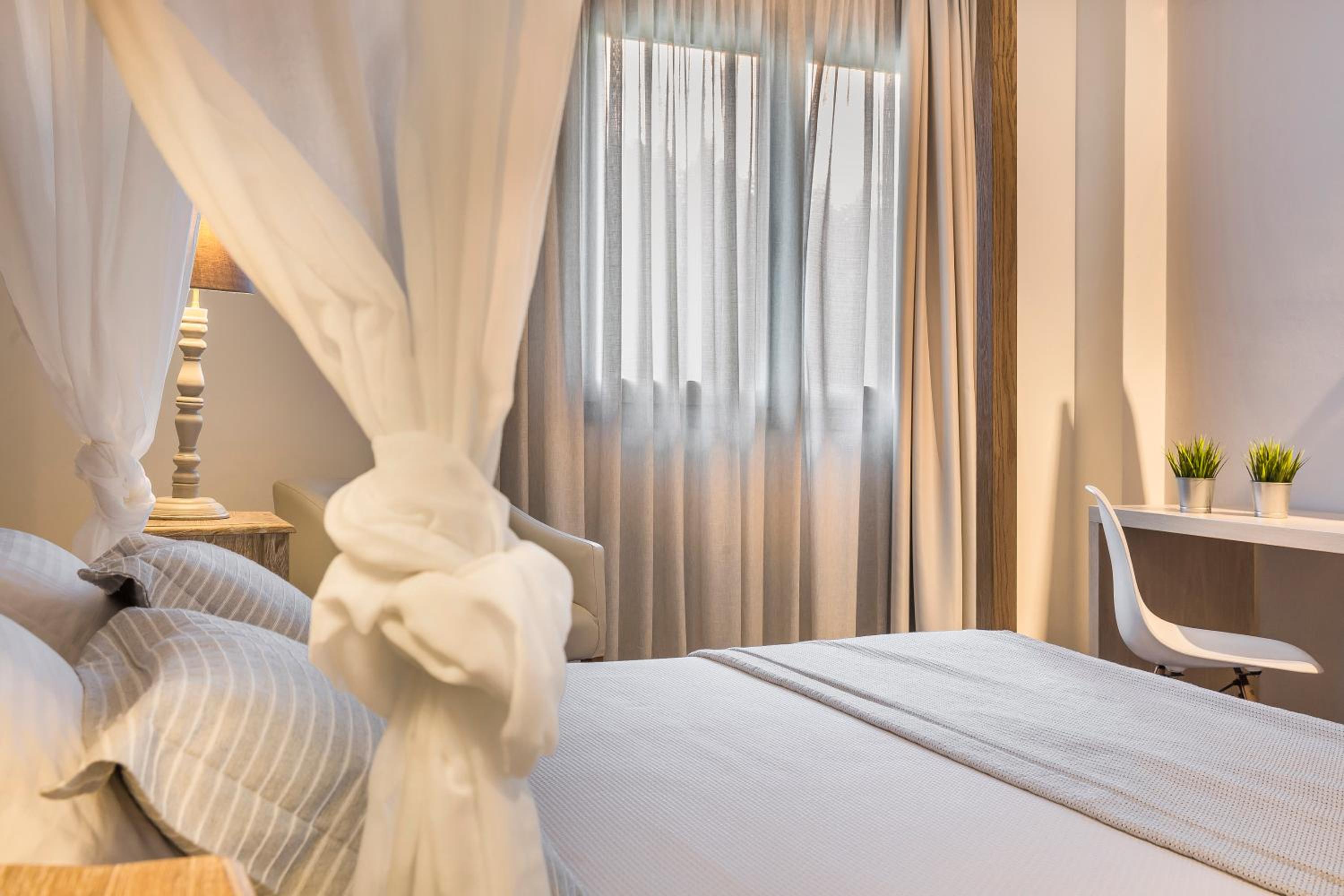Superior Suite - Photo 14