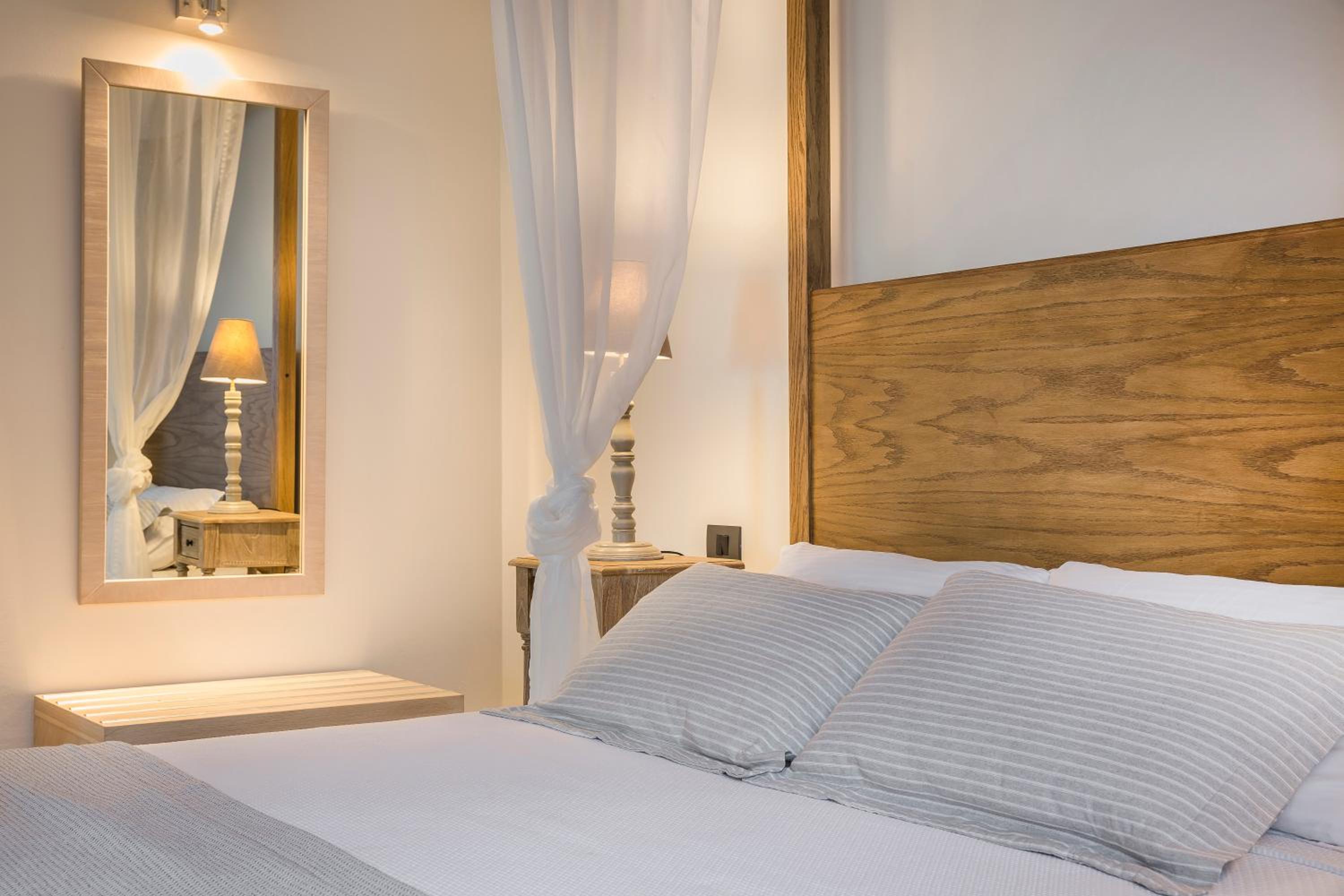 Superior Suite - Photo 7