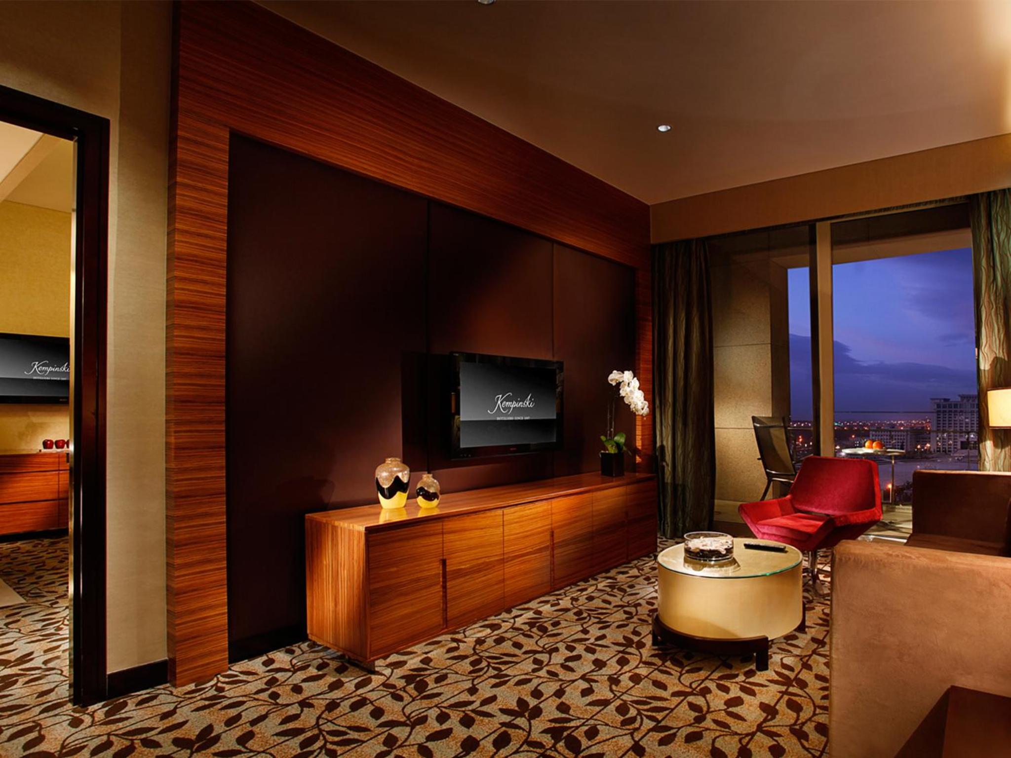 Deluxe Room King Bed
