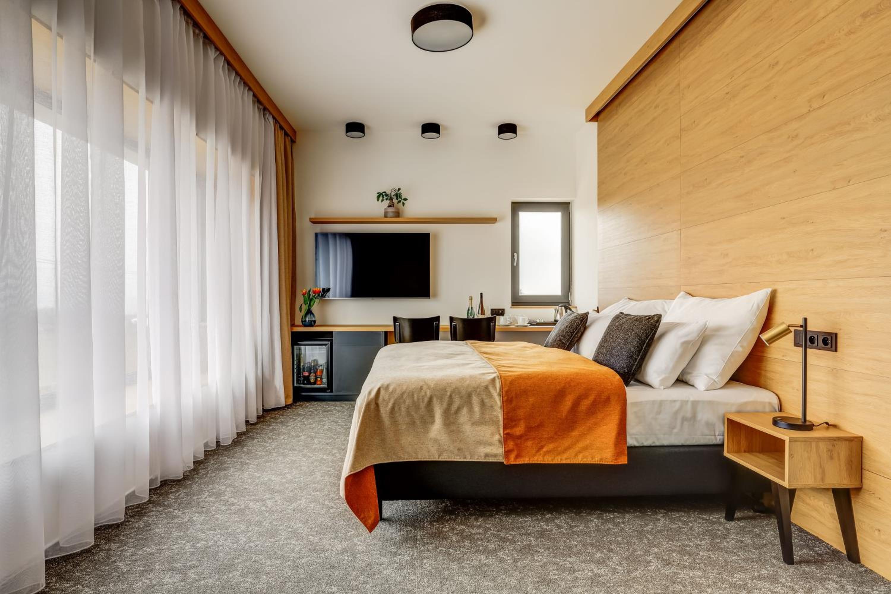 Suite with Mountain View - Photo 5