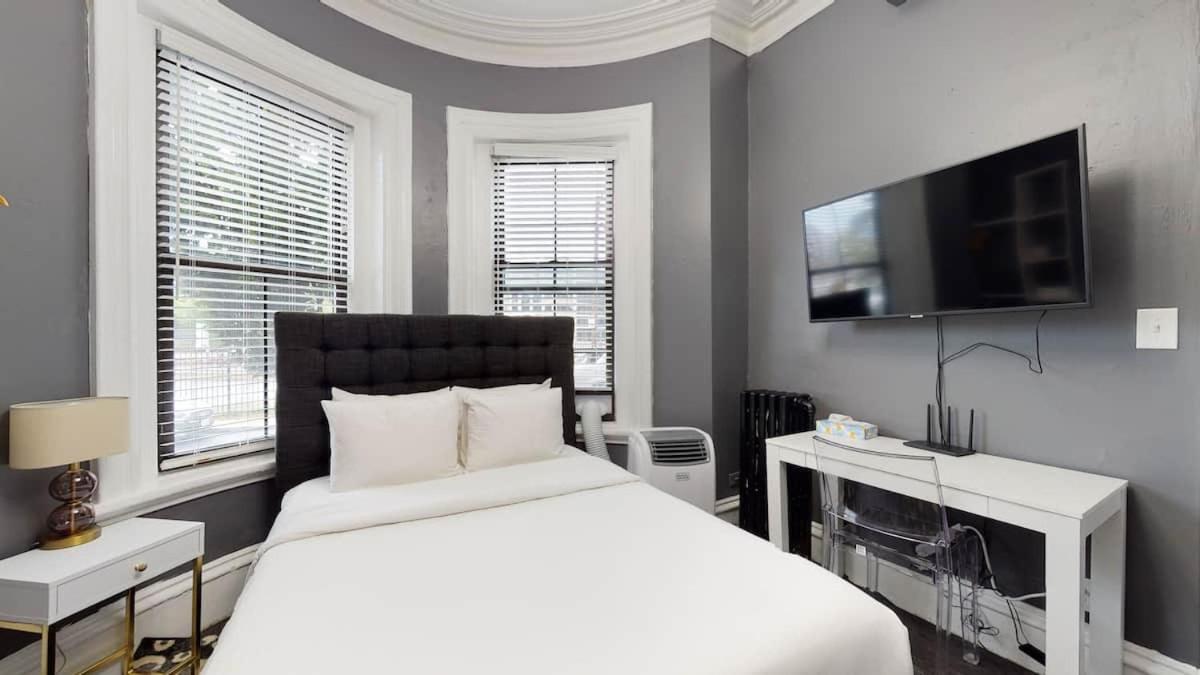 Standard Double Room with Shared Bathroom photo 2