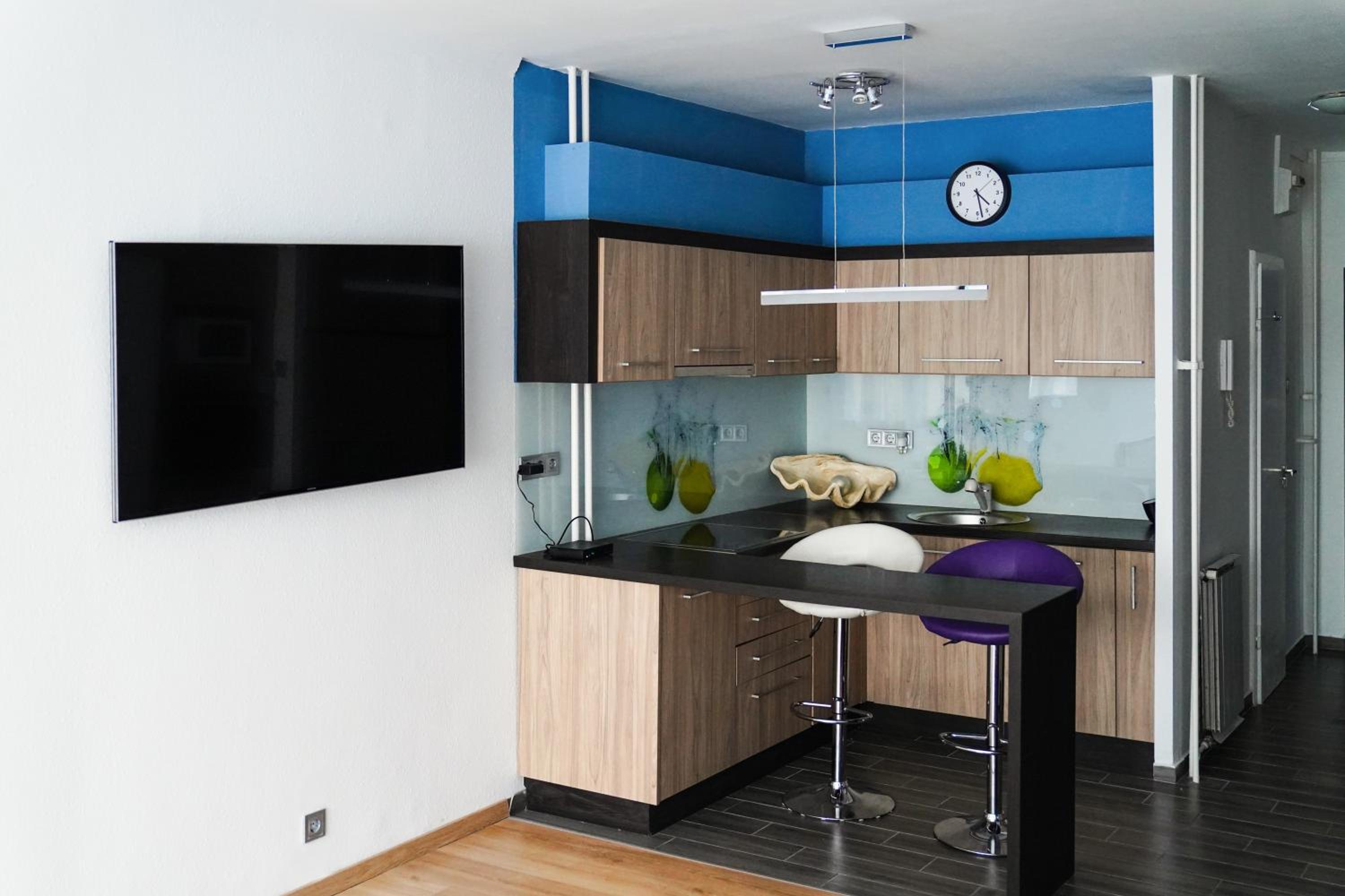 One-Bedroom Apartment - Photo 11