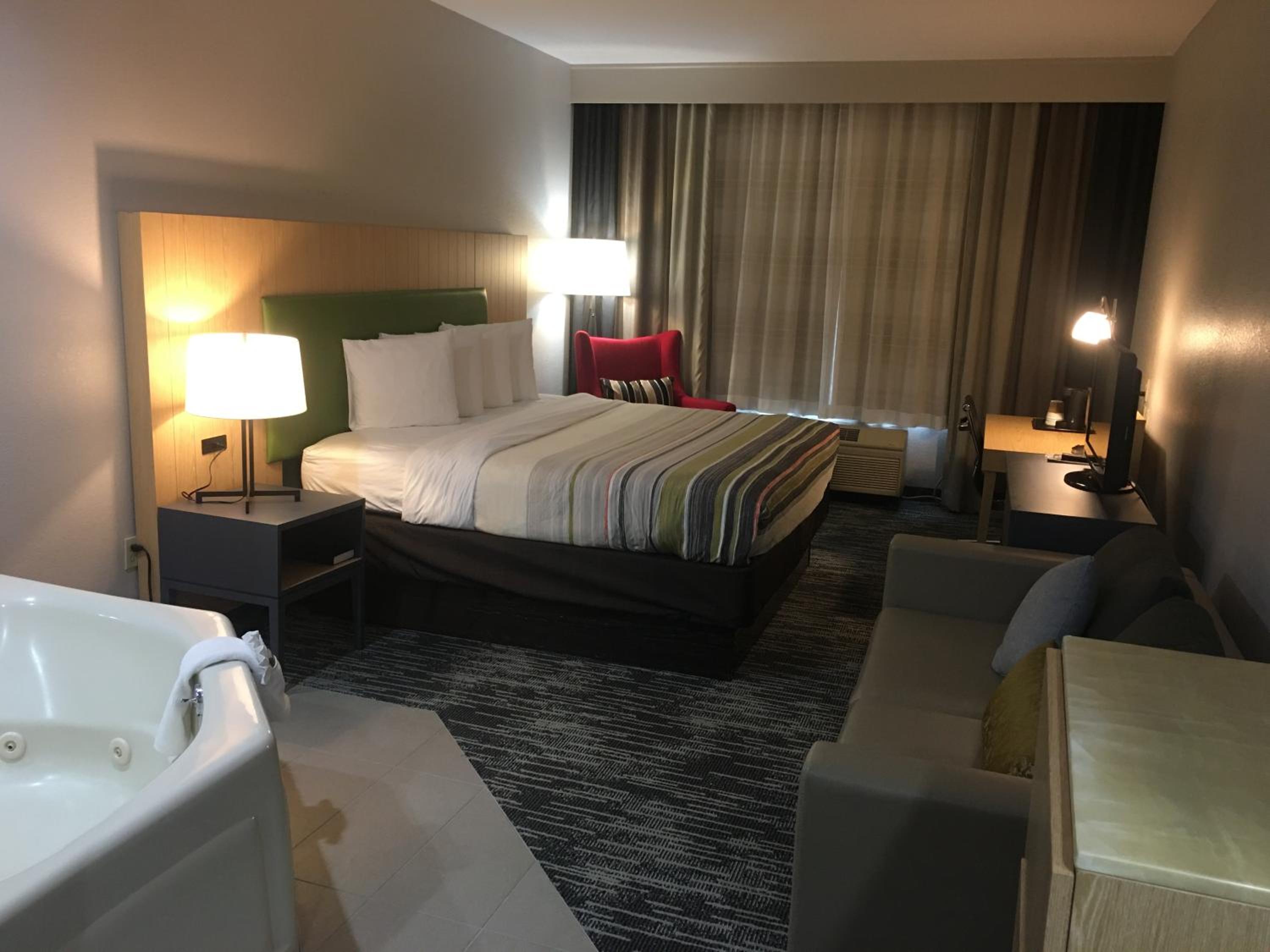 King Suite with Whirlpool - Non-smoking