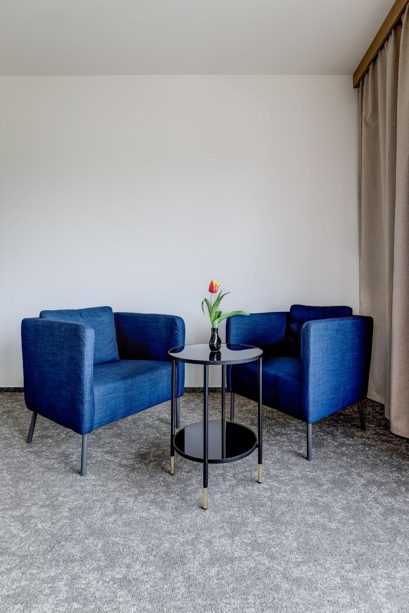 Suite with Mountain View - Photo 8