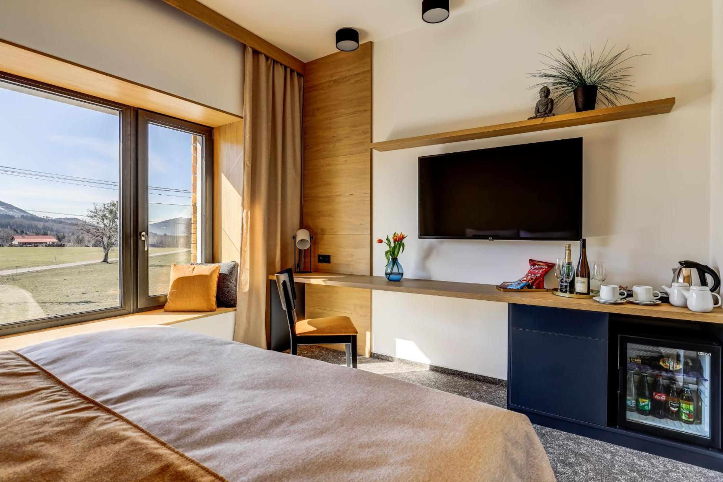 Deluxe Double or Twin Room with Mountain View - Photo 7
