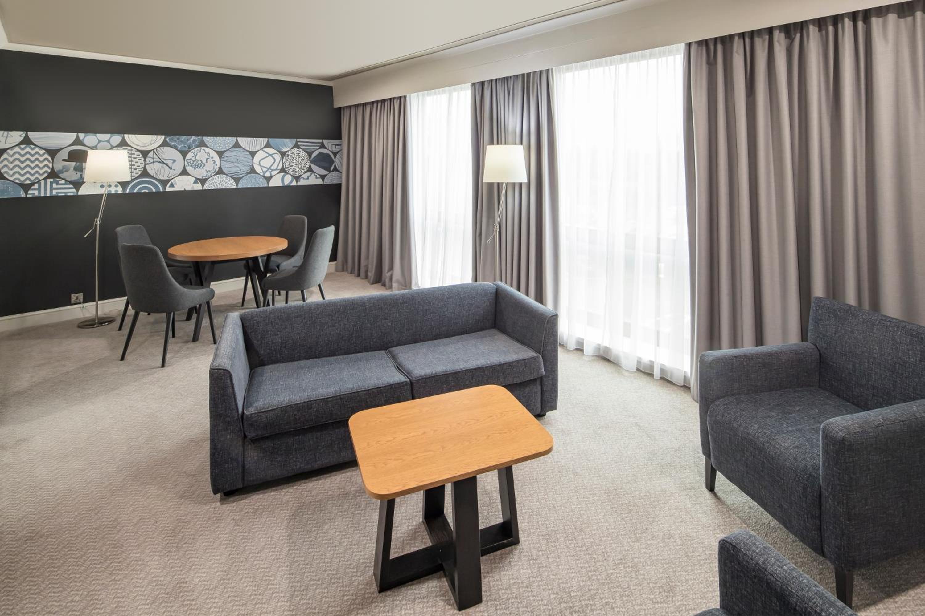 One-Bedroom King Suite with Lounge Access - Photo 7