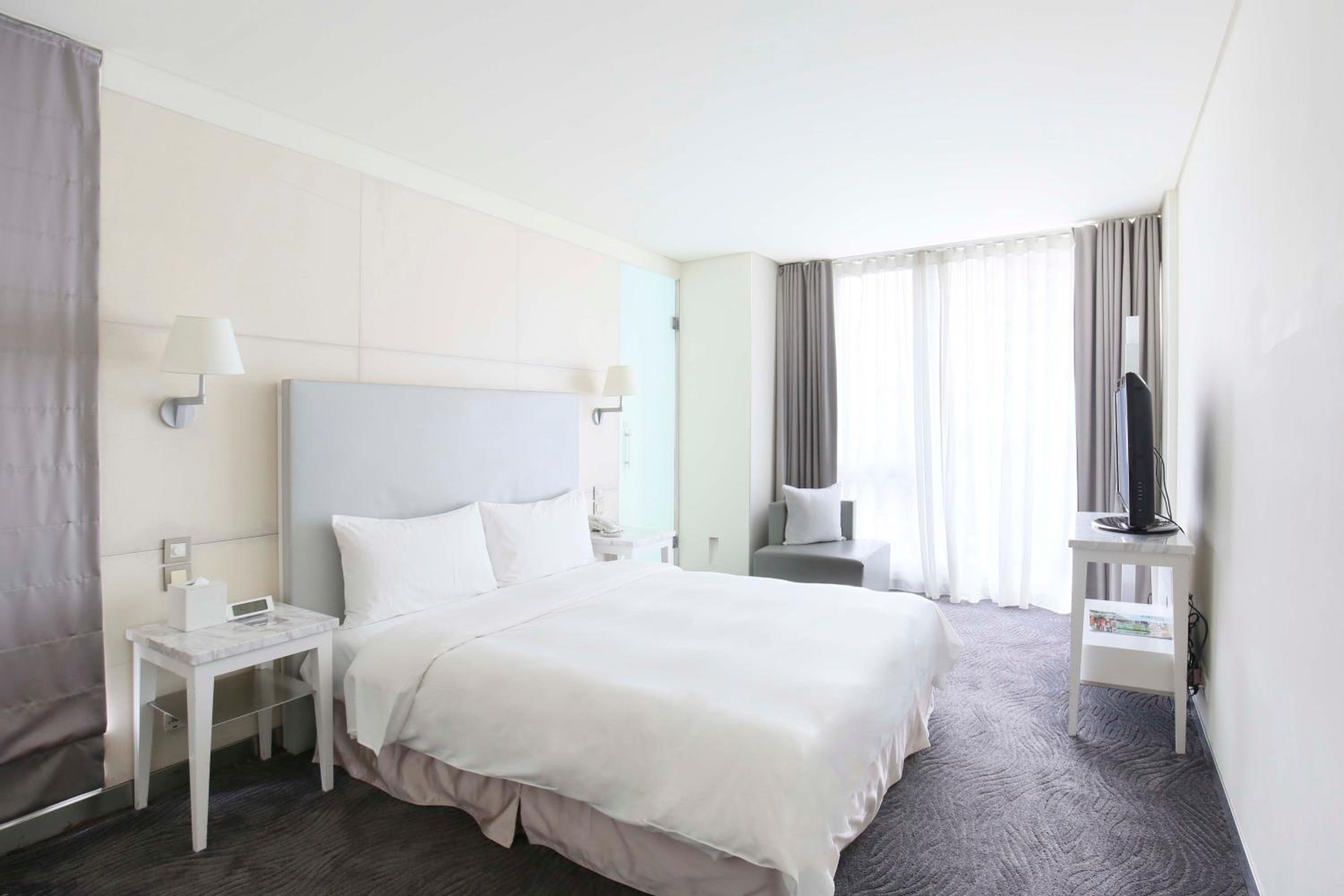 Deluxe Room with City View