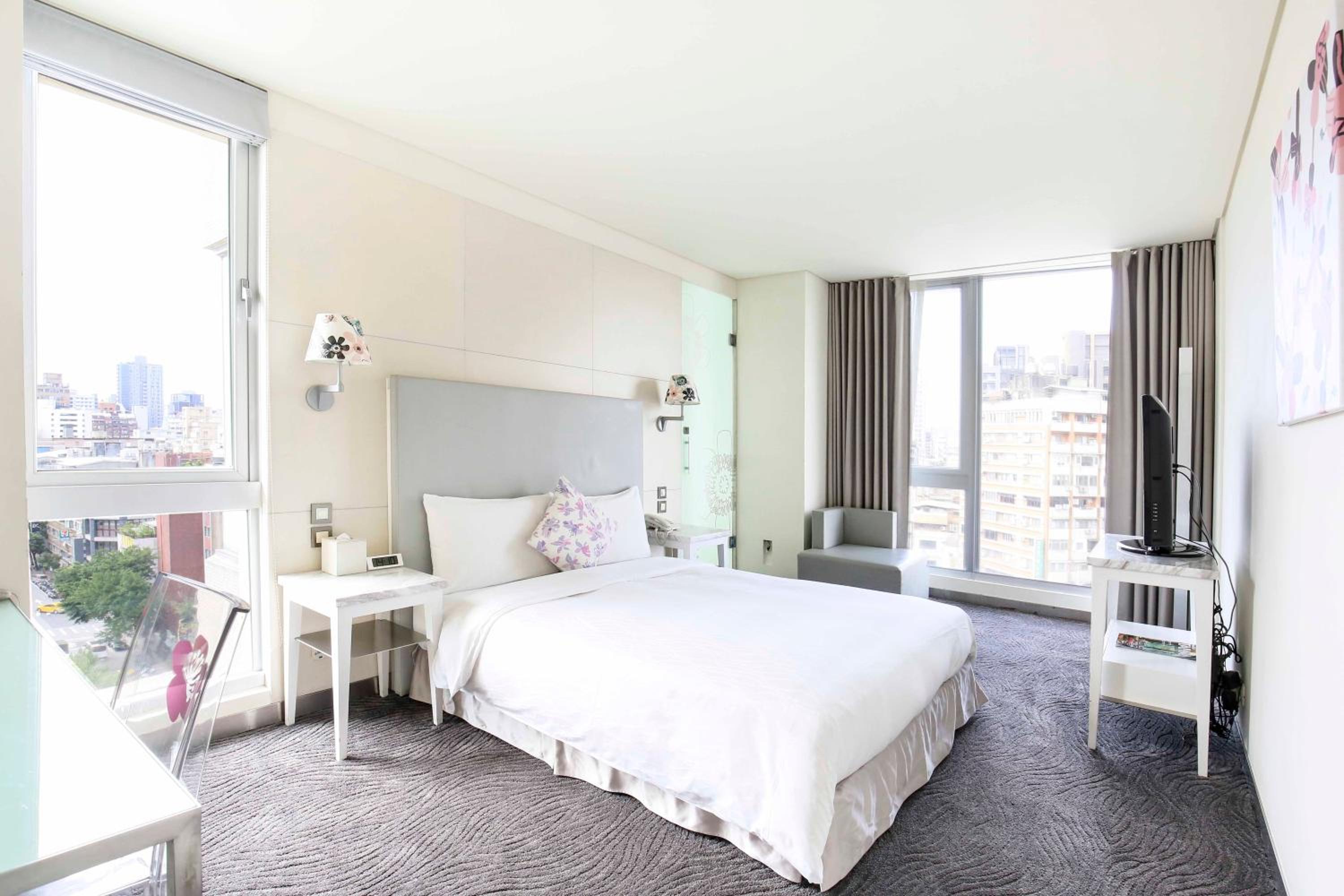 Deluxe Room with City View