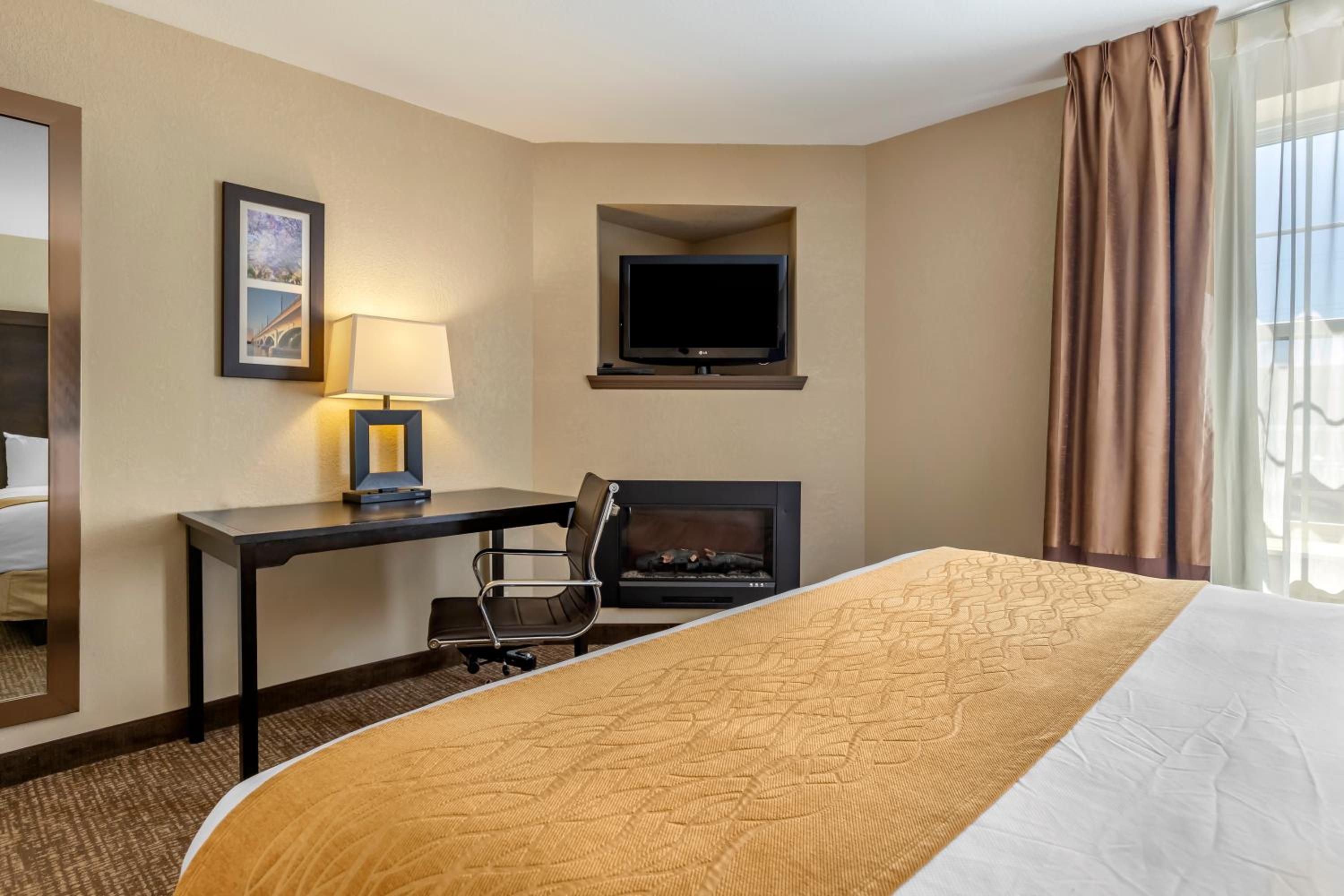 King Room - Accessible/Non-Smoking - Photo 3