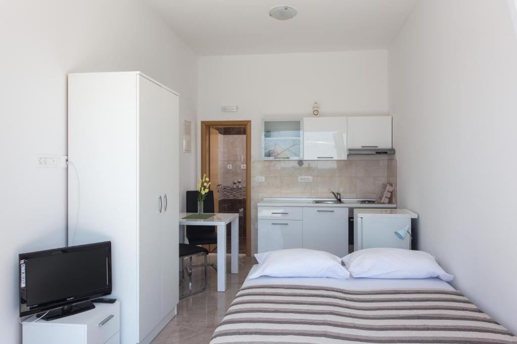 Superior Studio Apartment with Terrace and Sea View (First Floor) photo 2