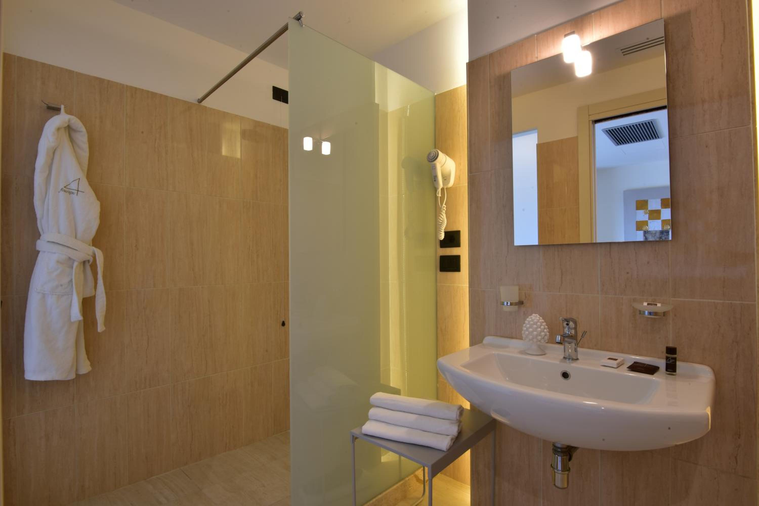 Standard Triple Room photo 2