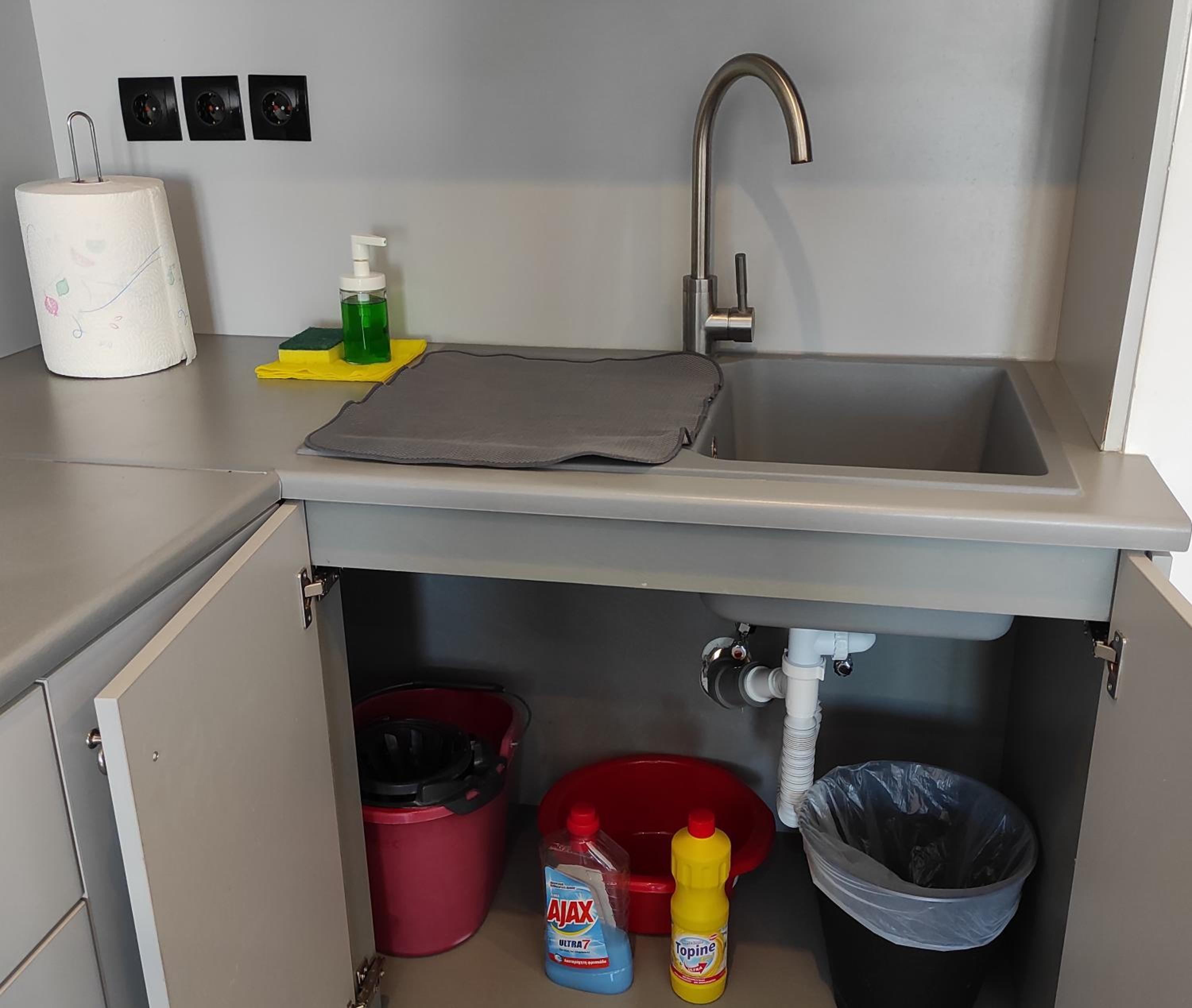One Bedroom Apartment with Twin Beds