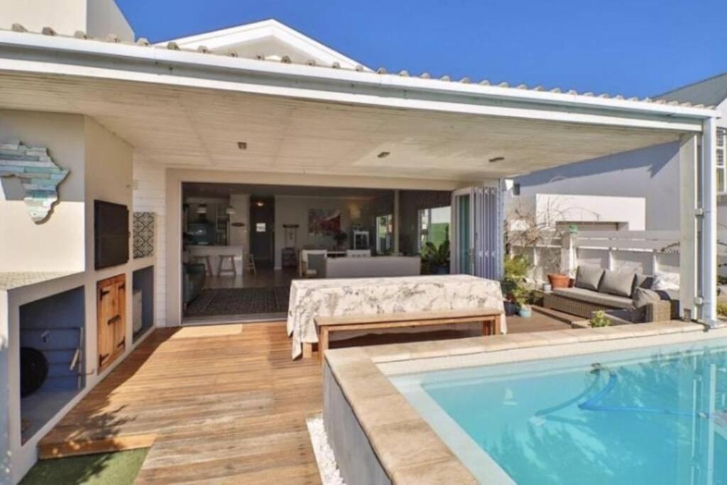 Four-Bedroom House - Photo 35