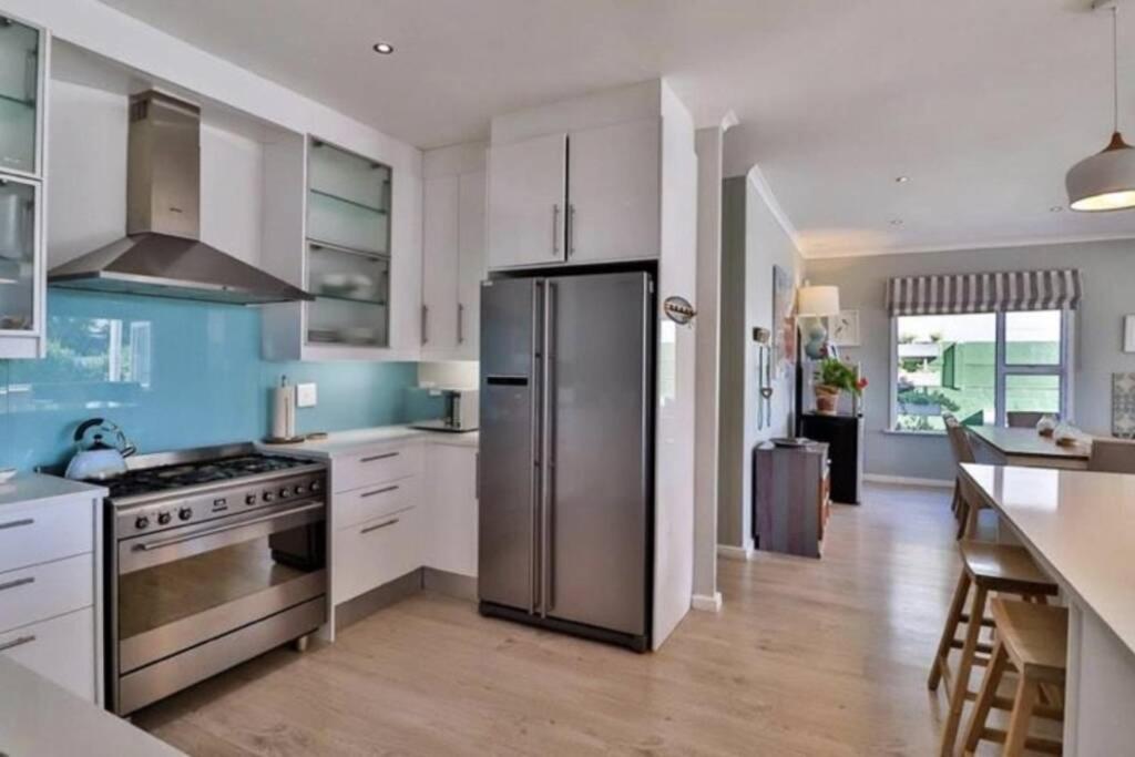 Four-Bedroom House - Photo 6