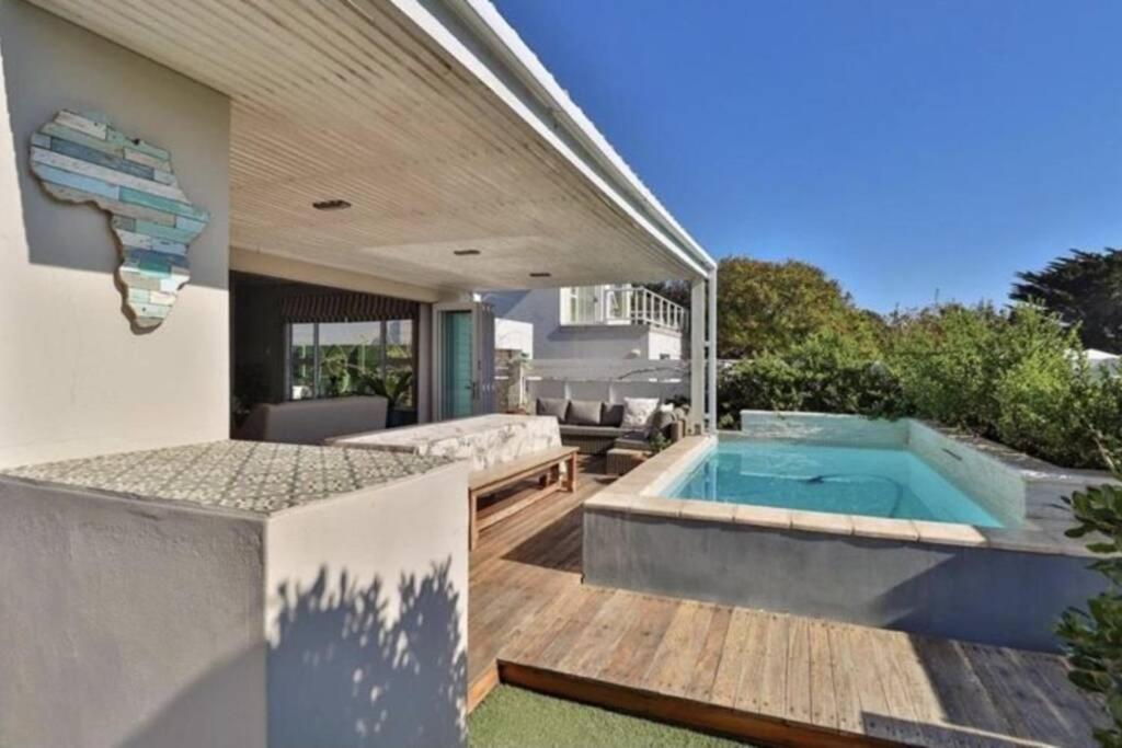 Four-Bedroom House - Photo 34