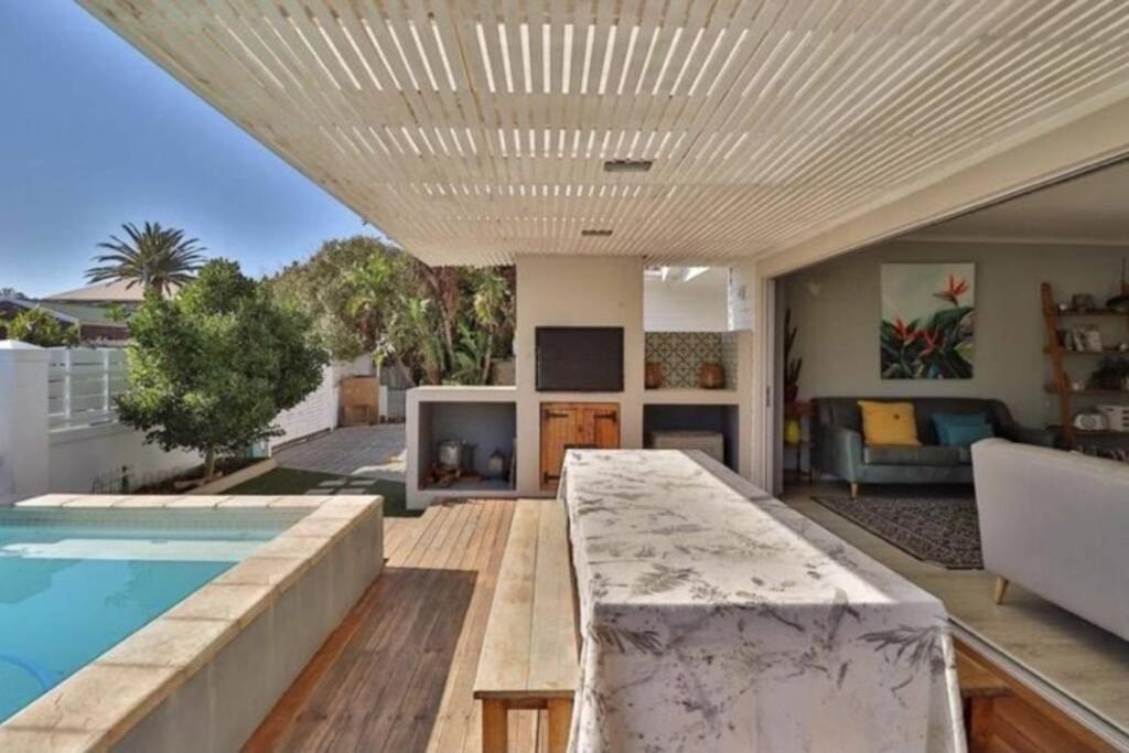 Four-Bedroom House - Photo 22