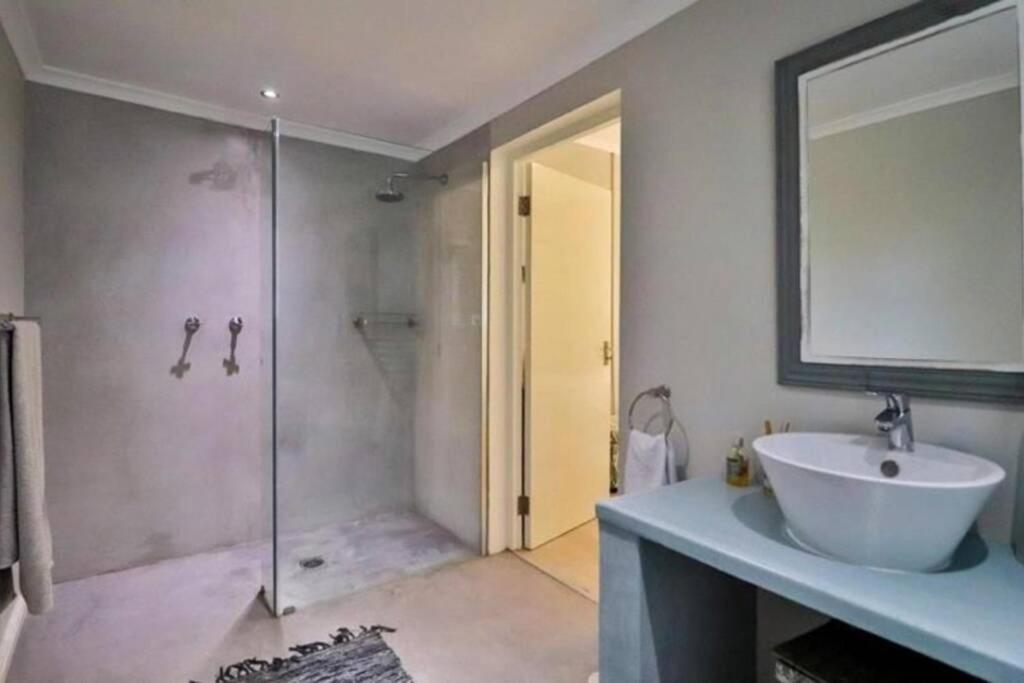 Four-Bedroom House - Photo 12