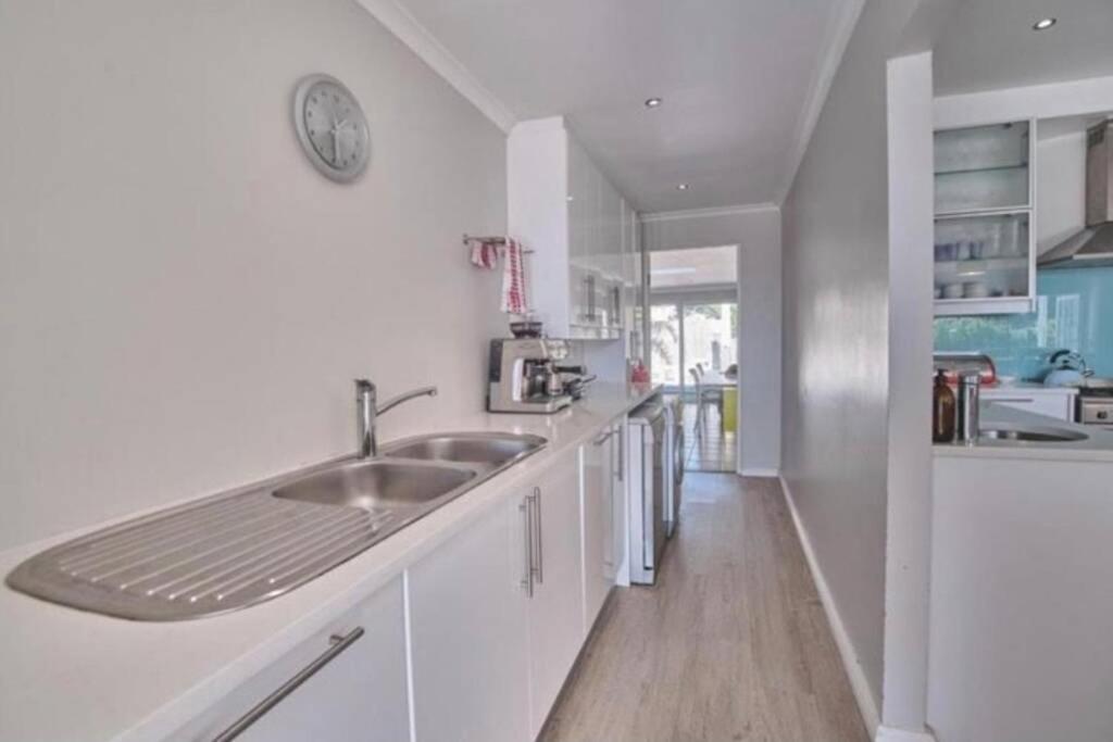 Four-Bedroom House - Photo 2