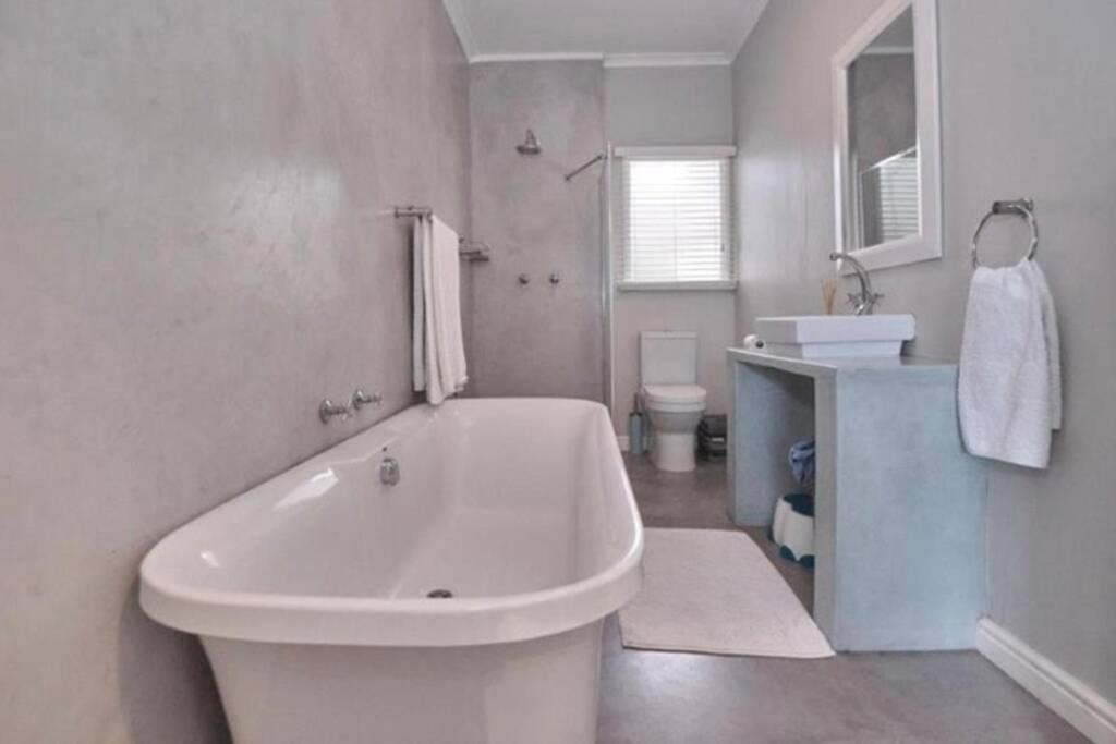Four-Bedroom House - Photo 16