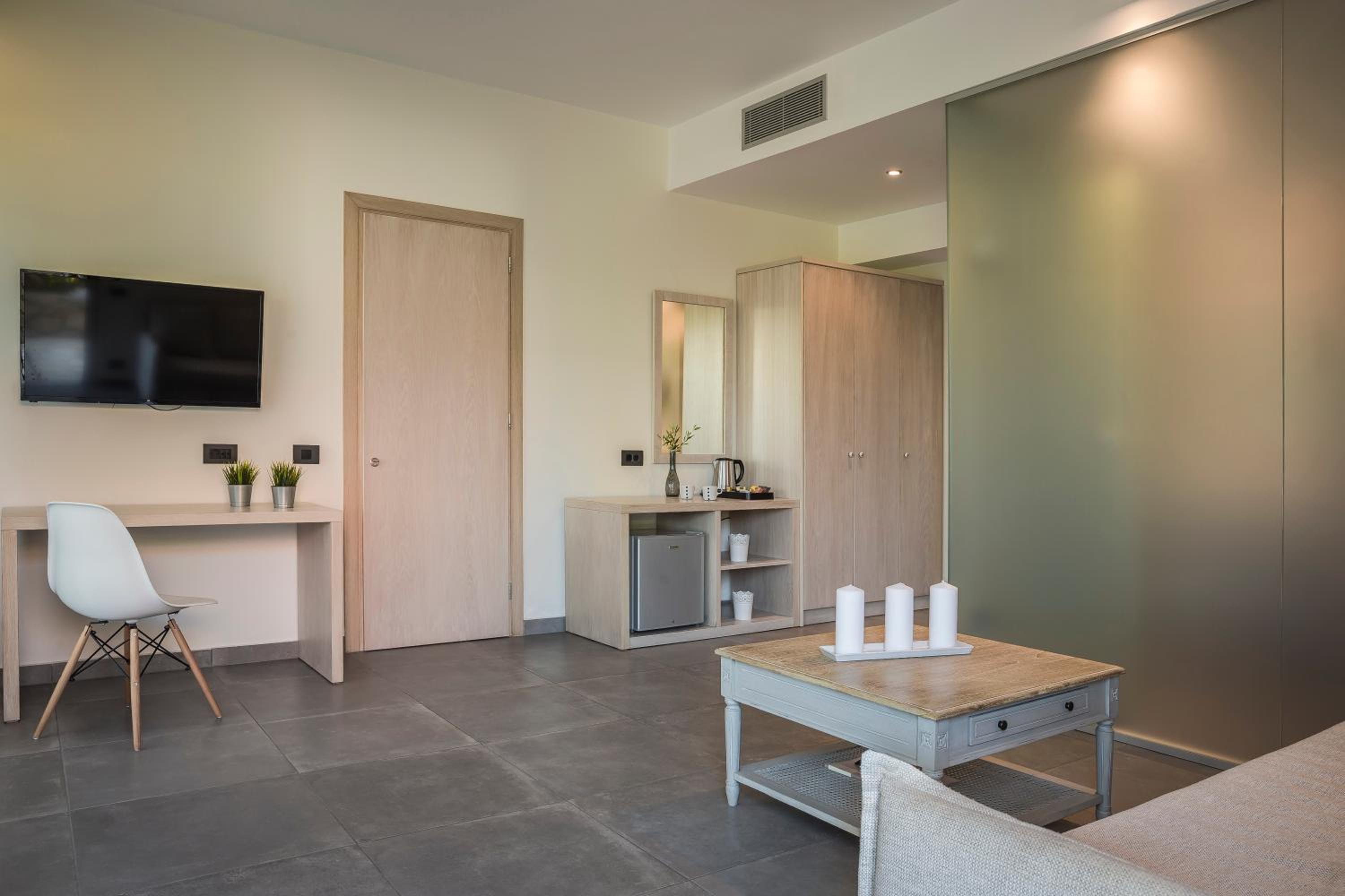 Superior Suite - Photo 4