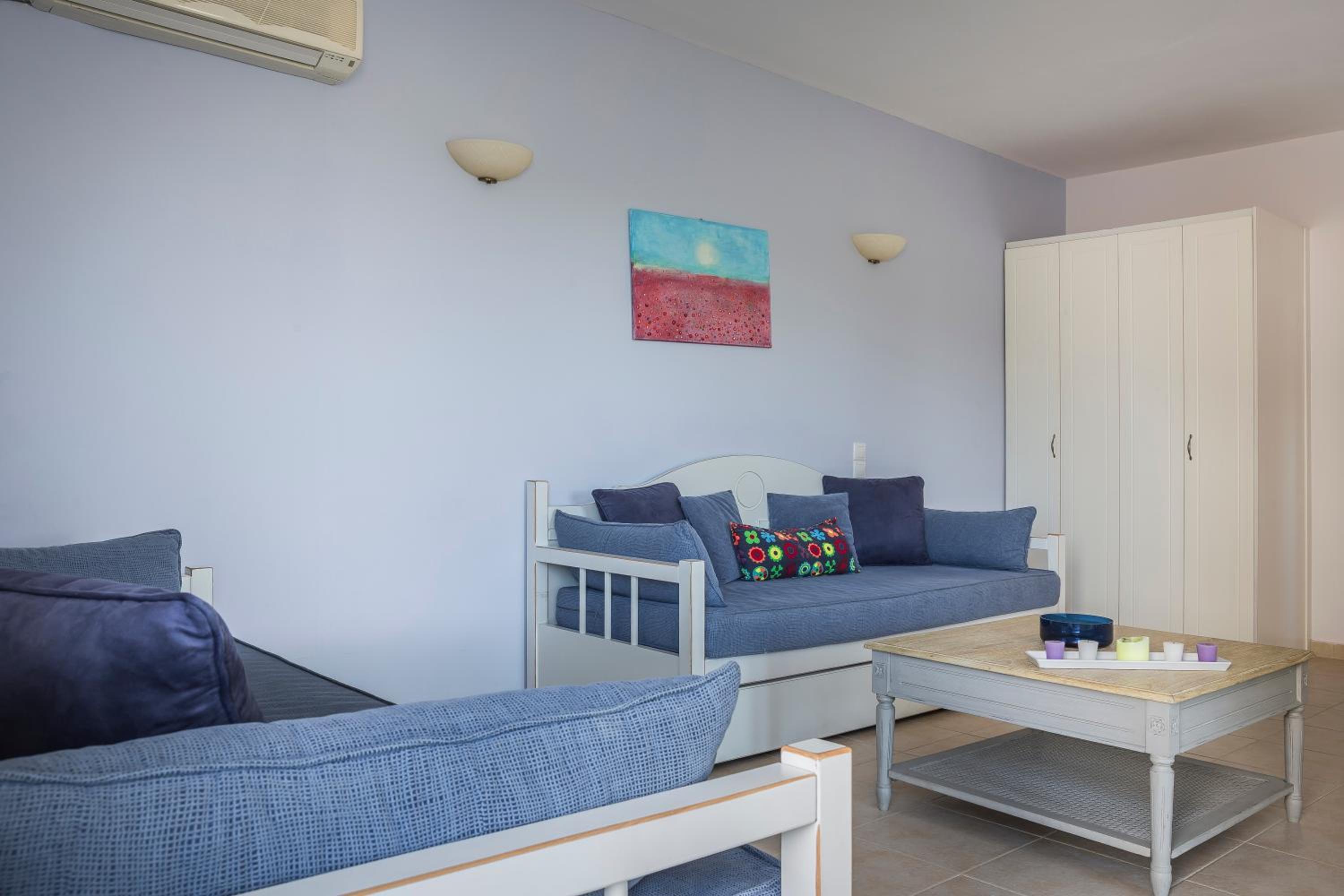 Executive Suite - Photo 10