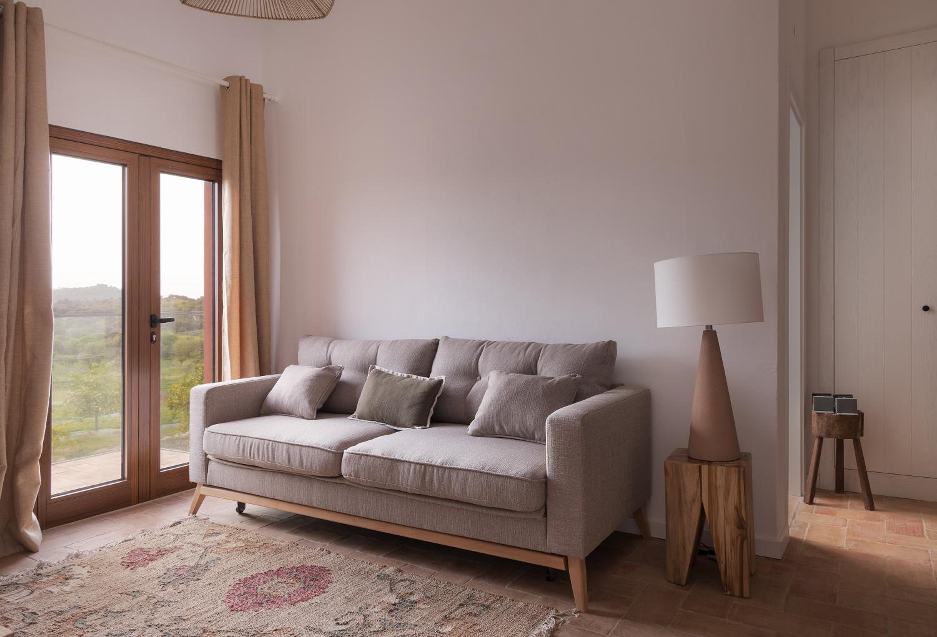 Suite - Photo 1