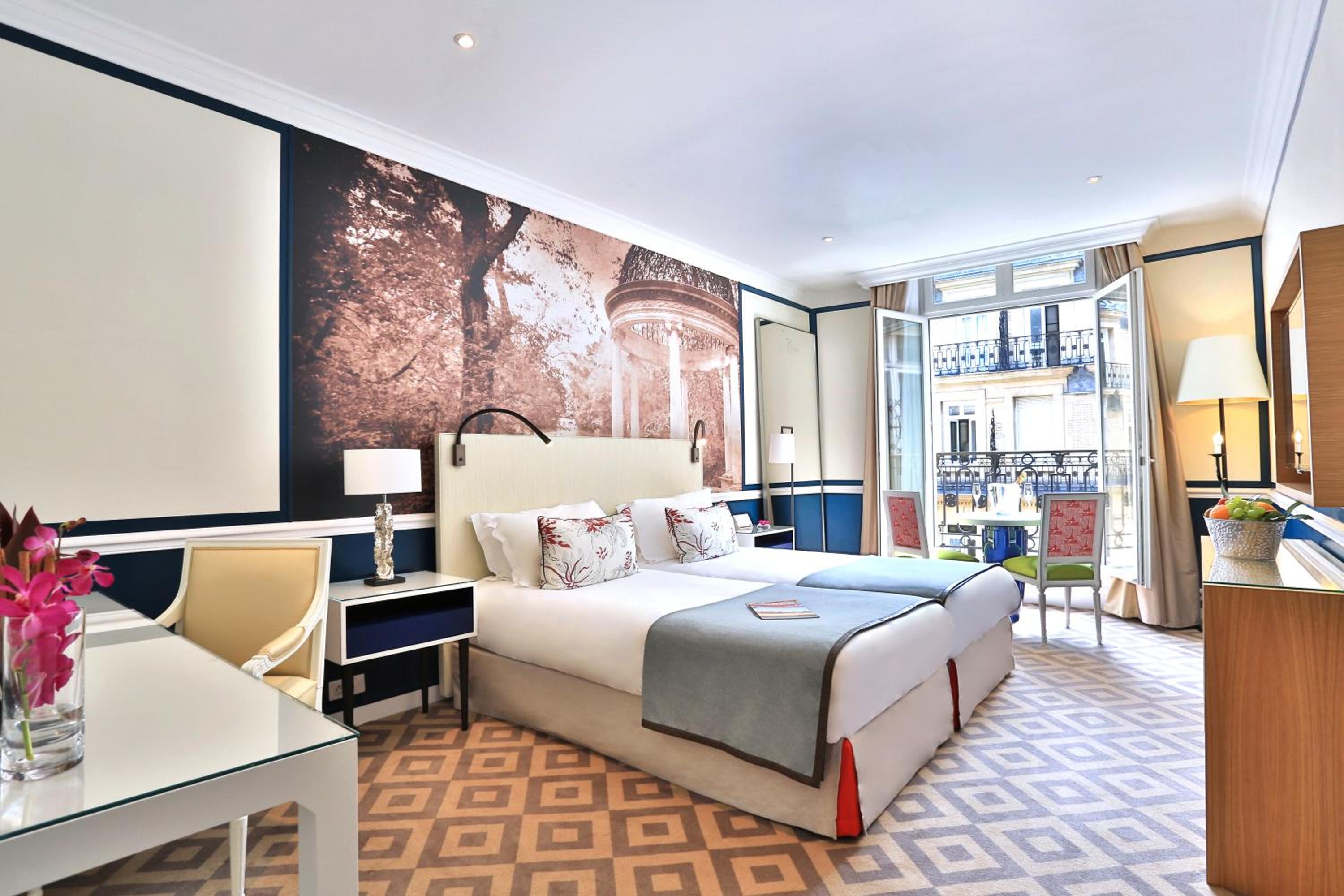 Deluxe Suite with Patio View thumbnail 6