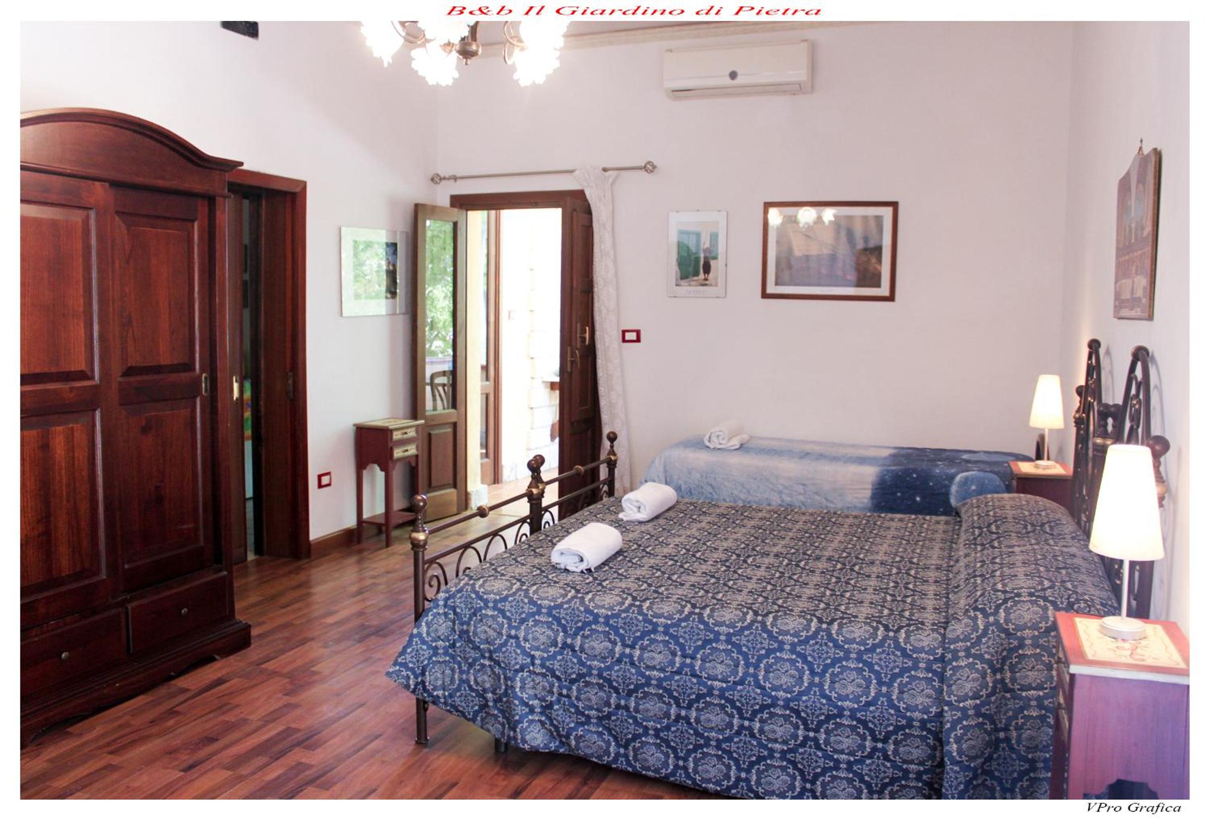 One-Bedroom Apartment with Terrace photo 2